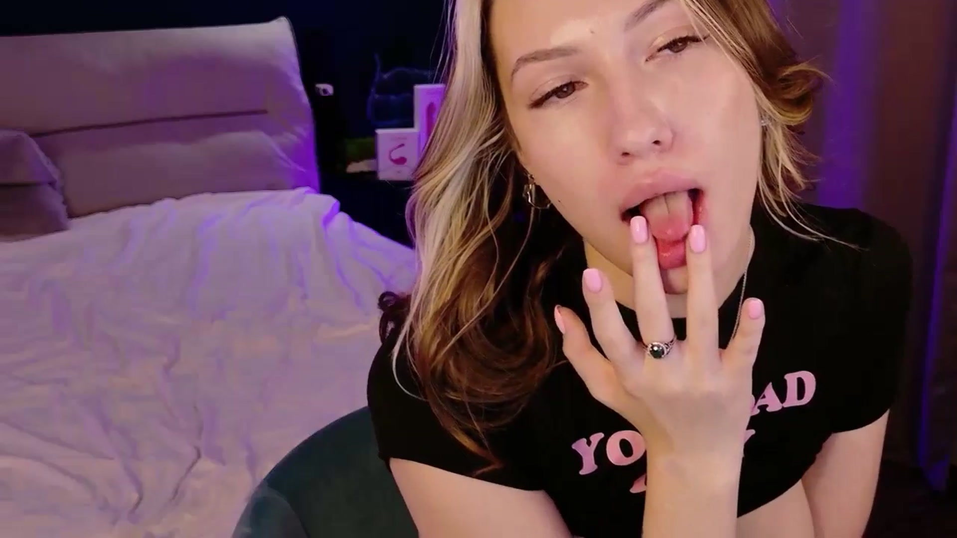 Gallery image thumbnail from LovelyGin's myfreecams stream on, 12/23/2025, 20:26 image 2 of 20