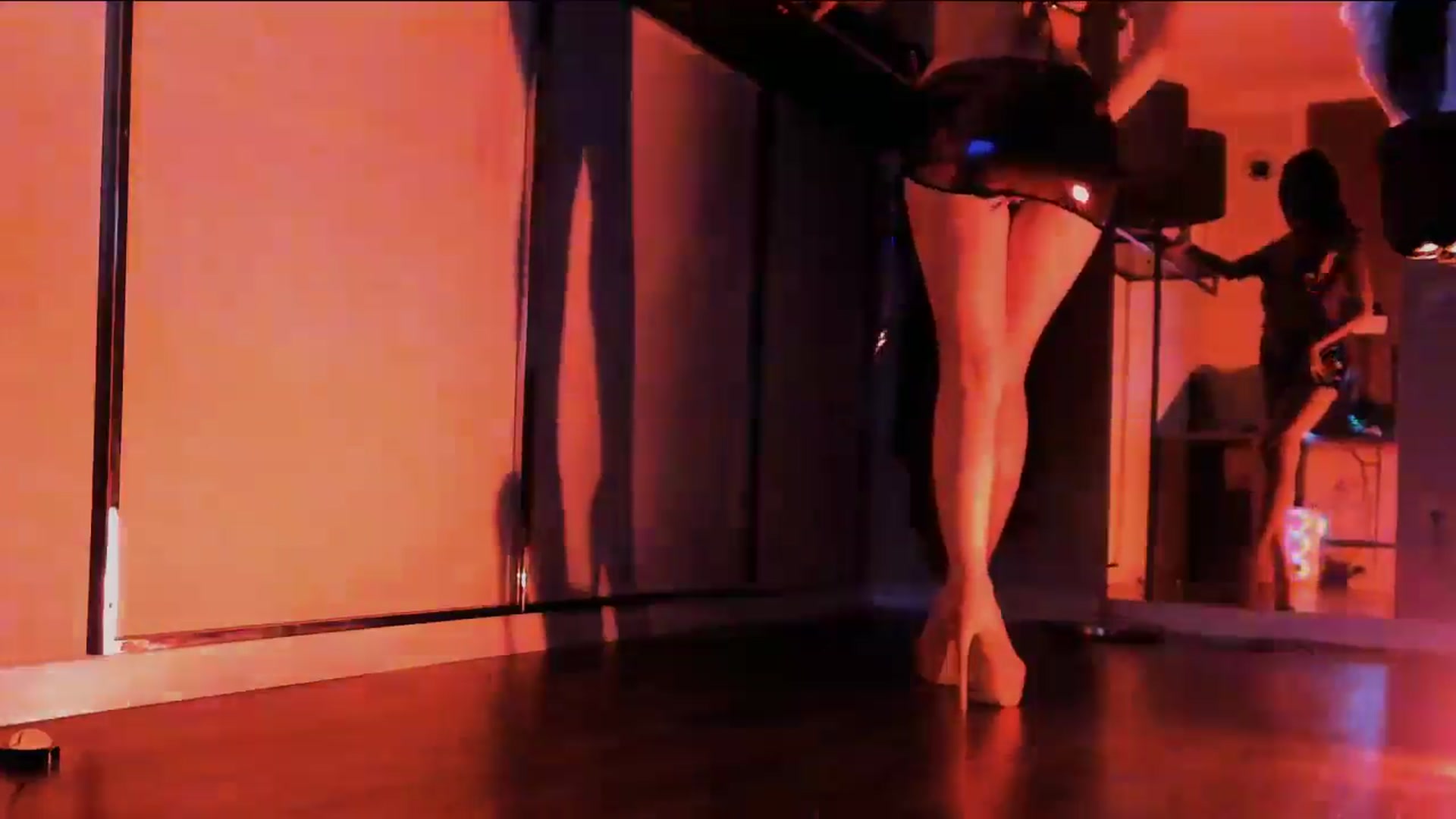 Gallery image thumbnail from LovelyGin's myfreecams stream on, 12/24/2025, 18:10 image 17 of 20