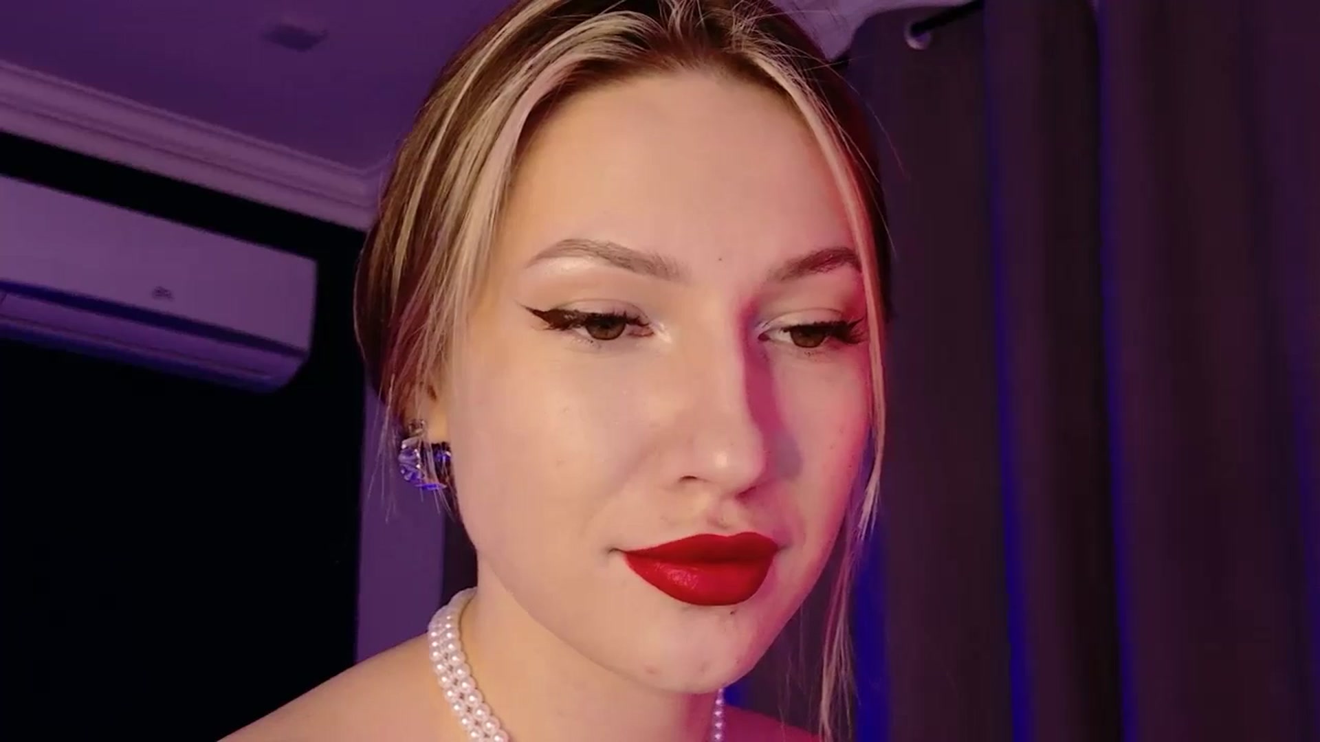 Gallery image thumbnail from LovelyGin's myfreecams stream on, 12/25/2025, 14:26 image 7 of 20