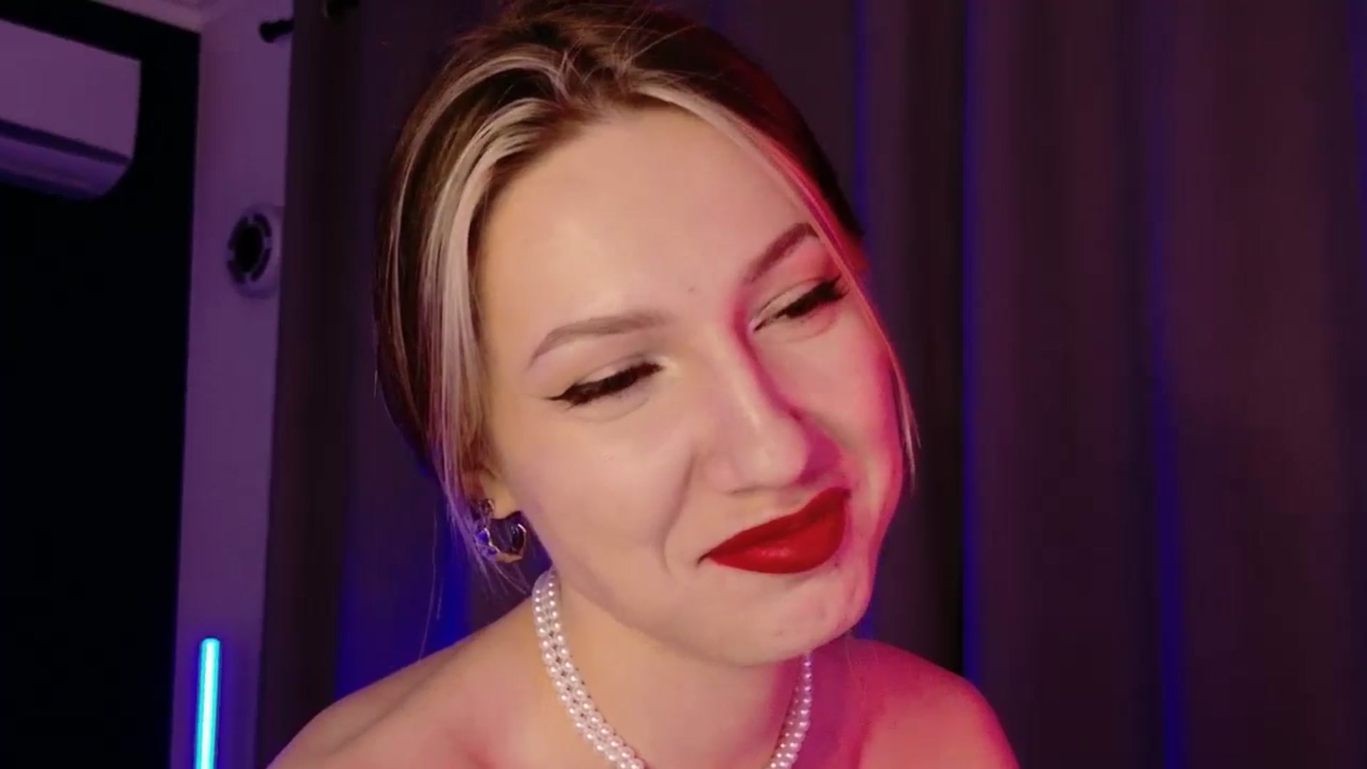 Gallery image thumbnail from LovelyGin's myfreecams stream on, 12/25/2025, 14:26 image 6 of 20