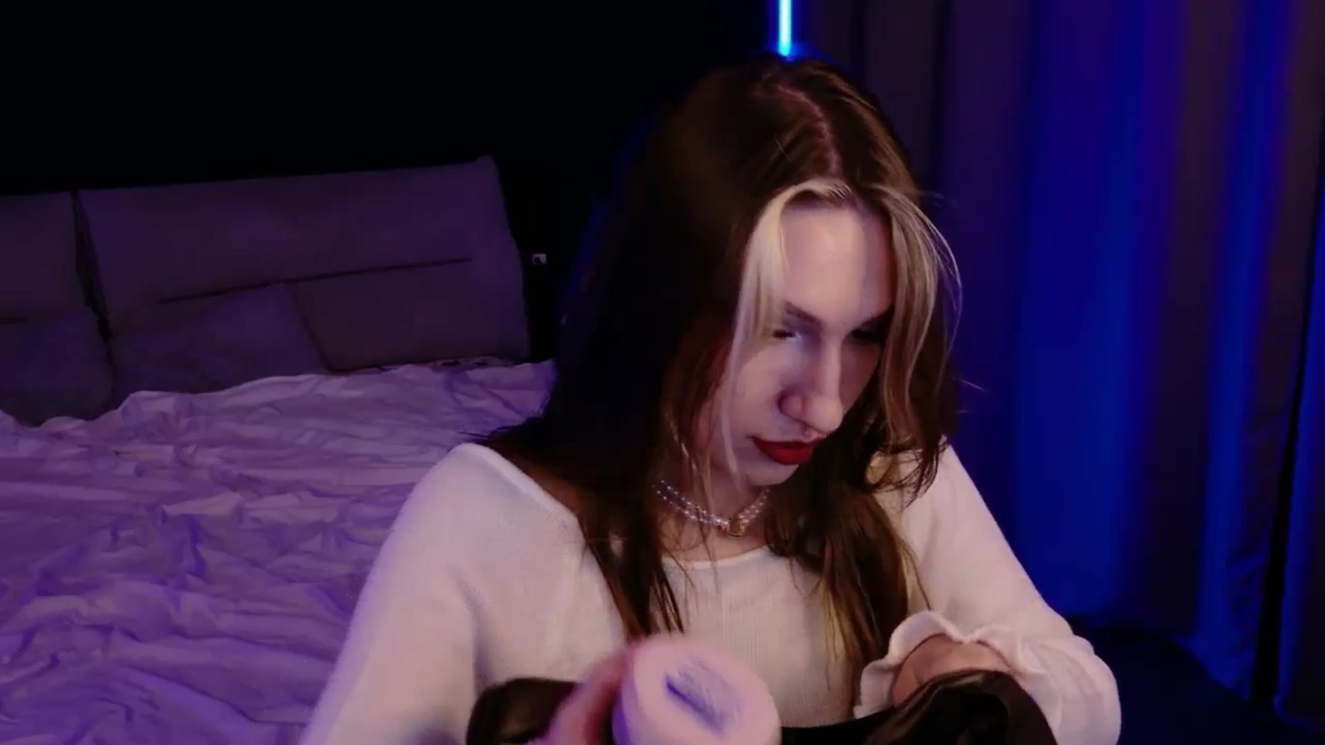 Gallery image thumbnail from LovelyGin's myfreecams stream on, 12/25/2025, 17:14 image 12 of 20