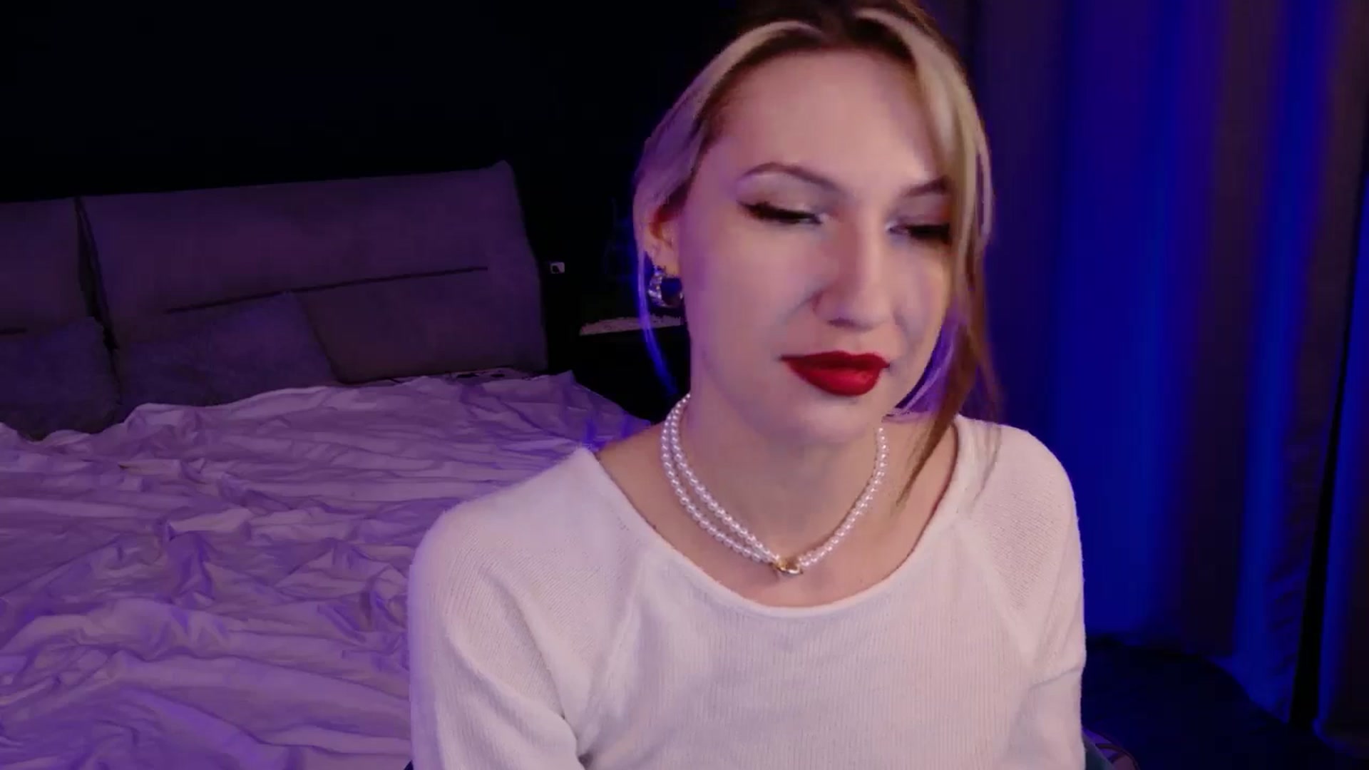 Gallery image thumbnail from LovelyGin's myfreecams stream on, 12/25/2025, 17:14 image 18 of 20