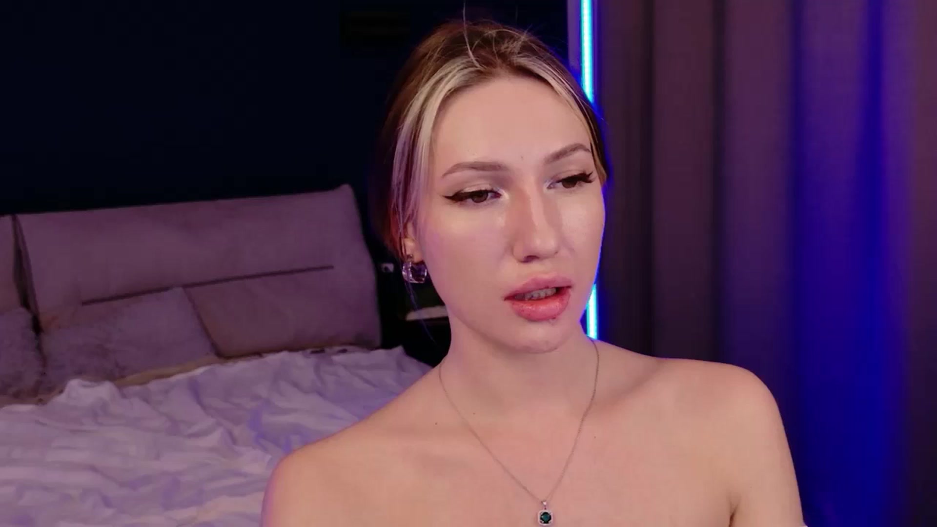 Gallery image thumbnail from LovelyGin's myfreecams stream on, 12/25/2025, 20:42 image 1 of 20