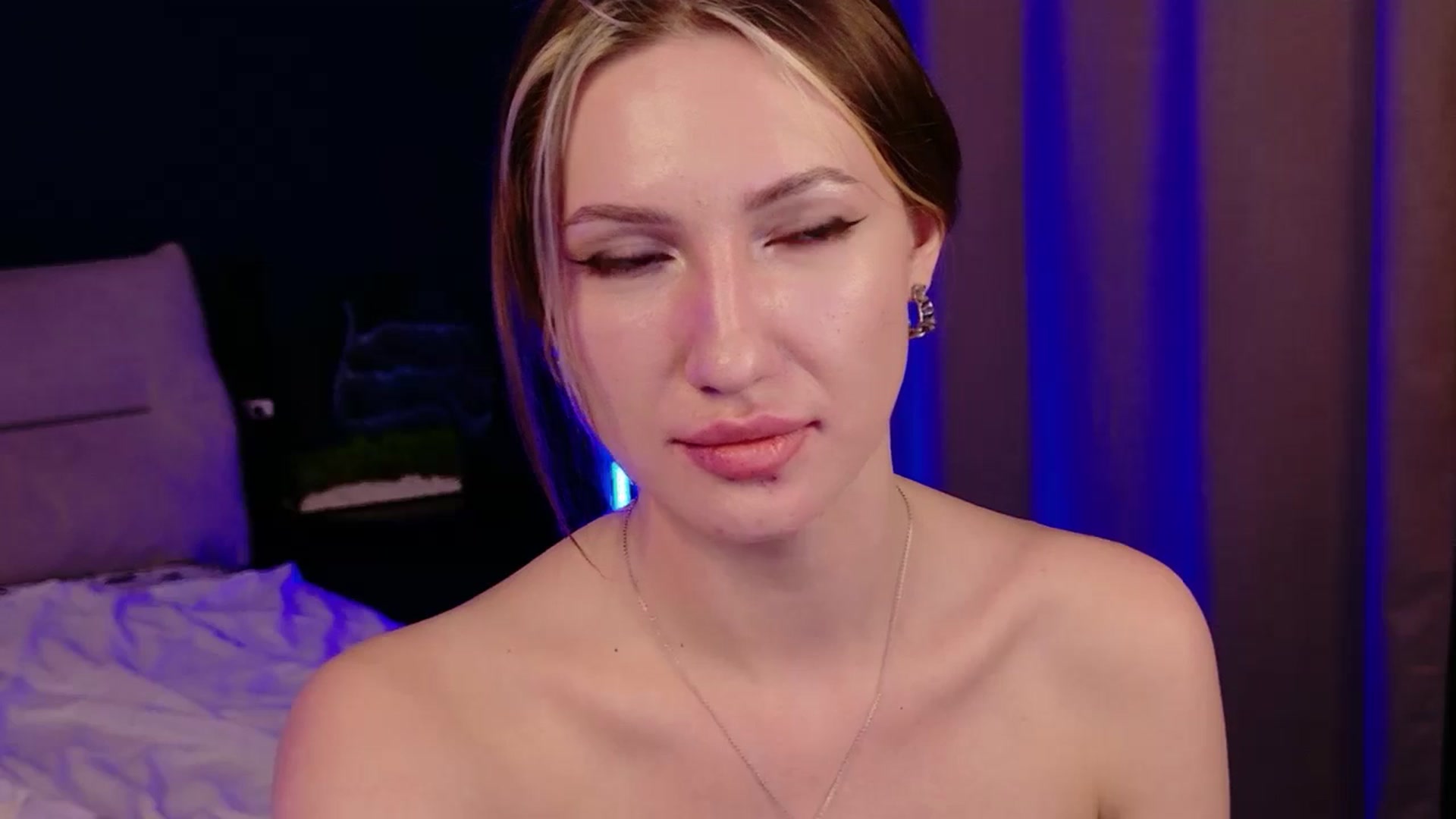 Gallery image thumbnail from LovelyGin's myfreecams stream on, 12/25/2025, 20:42 image 15 of 20