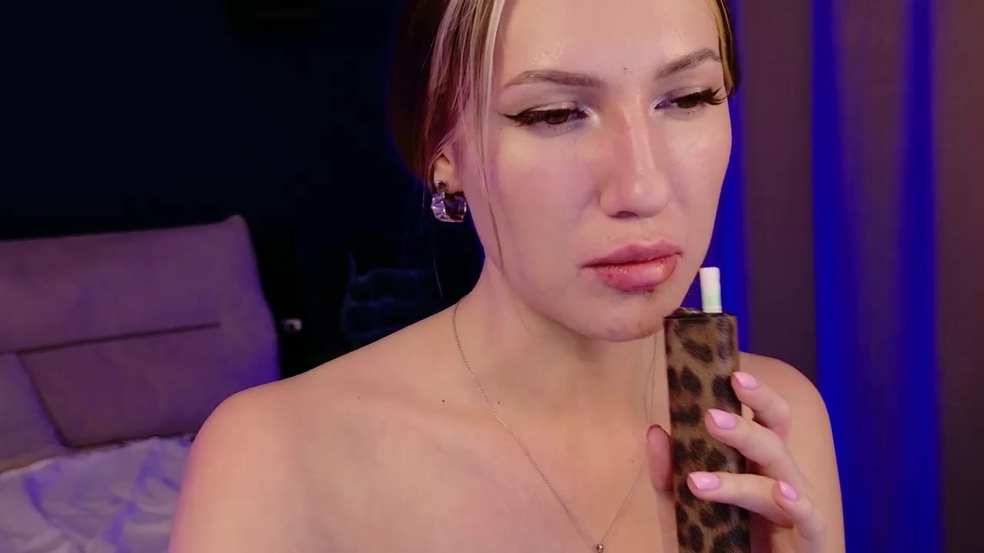 Gallery image thumbnail from LovelyGin's myfreecams stream on, 12/25/2025, 20:42 image 5 of 20