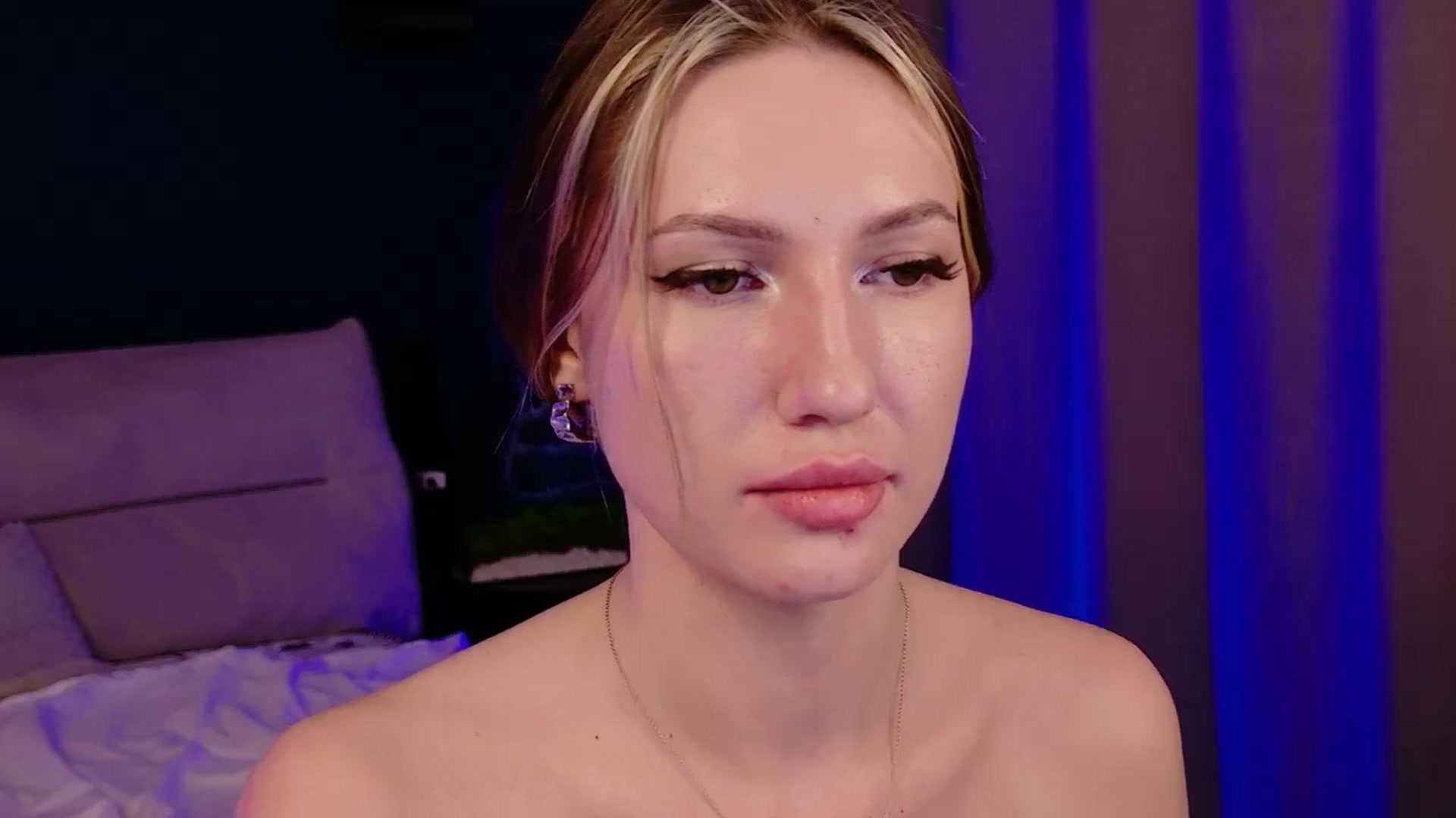 Gallery image thumbnail from LovelyGin's myfreecams stream on, 12/25/2025, 20:42 image 9 of 20