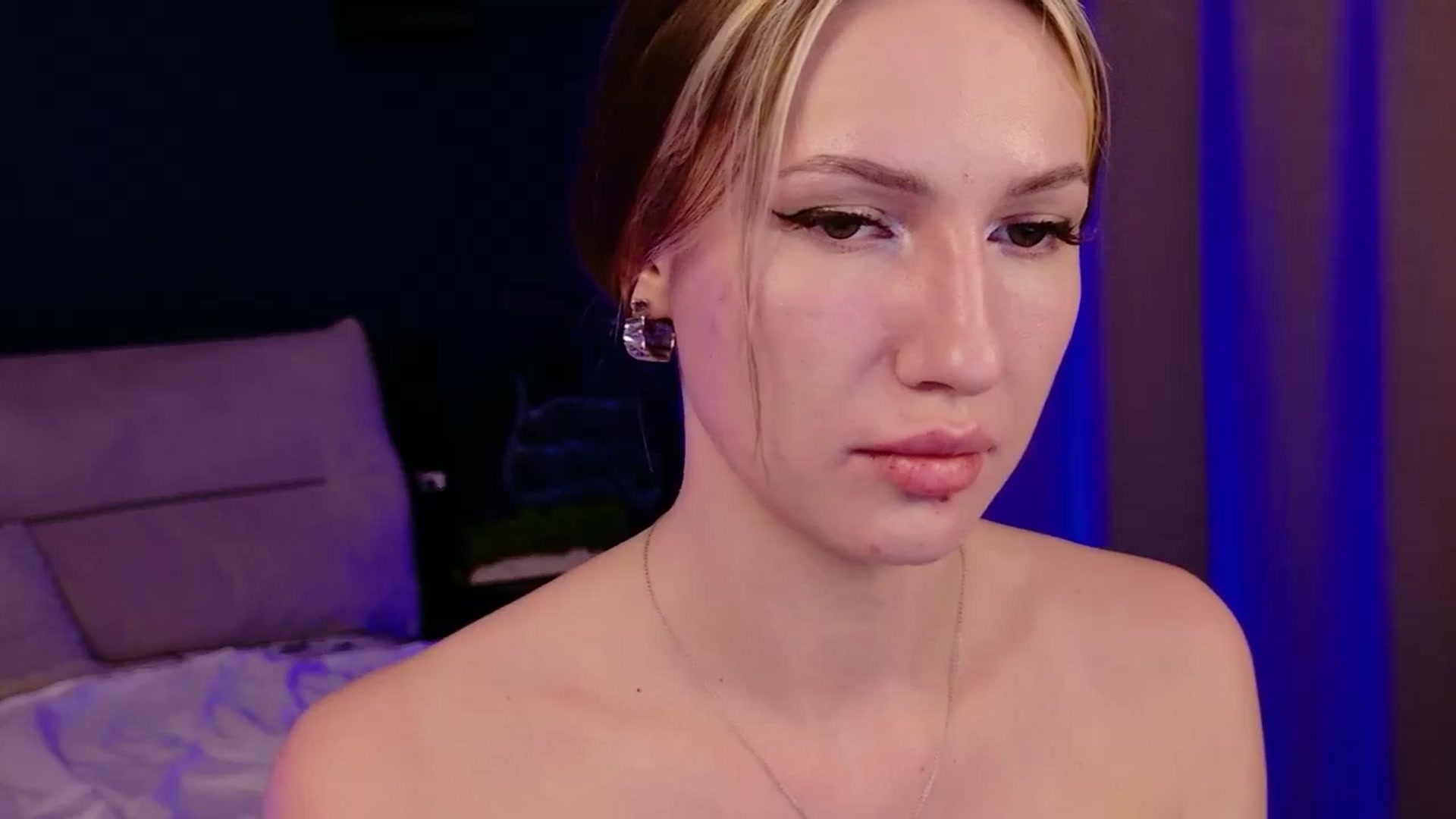 Gallery image thumbnail from LovelyGin's myfreecams stream on, 12/25/2025, 20:42 image 7 of 20