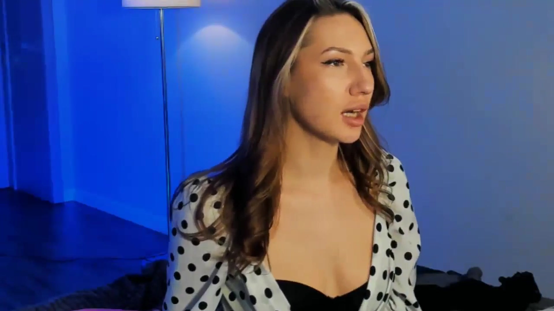 Gallery image thumbnail from LovelyGin's myfreecams stream on, 12/29/2025, 20:23 image 6 of 20