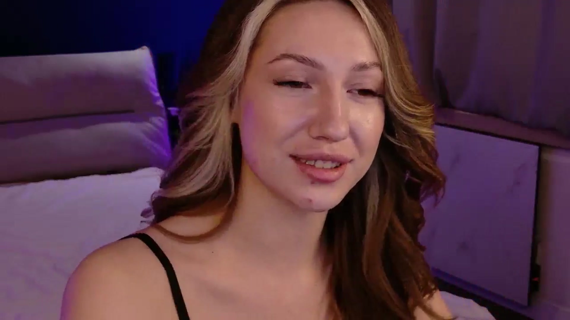 Gallery image thumbnail from LovelyGin's myfreecams stream on, 12/31/2025, 15:08 image 4 of 20