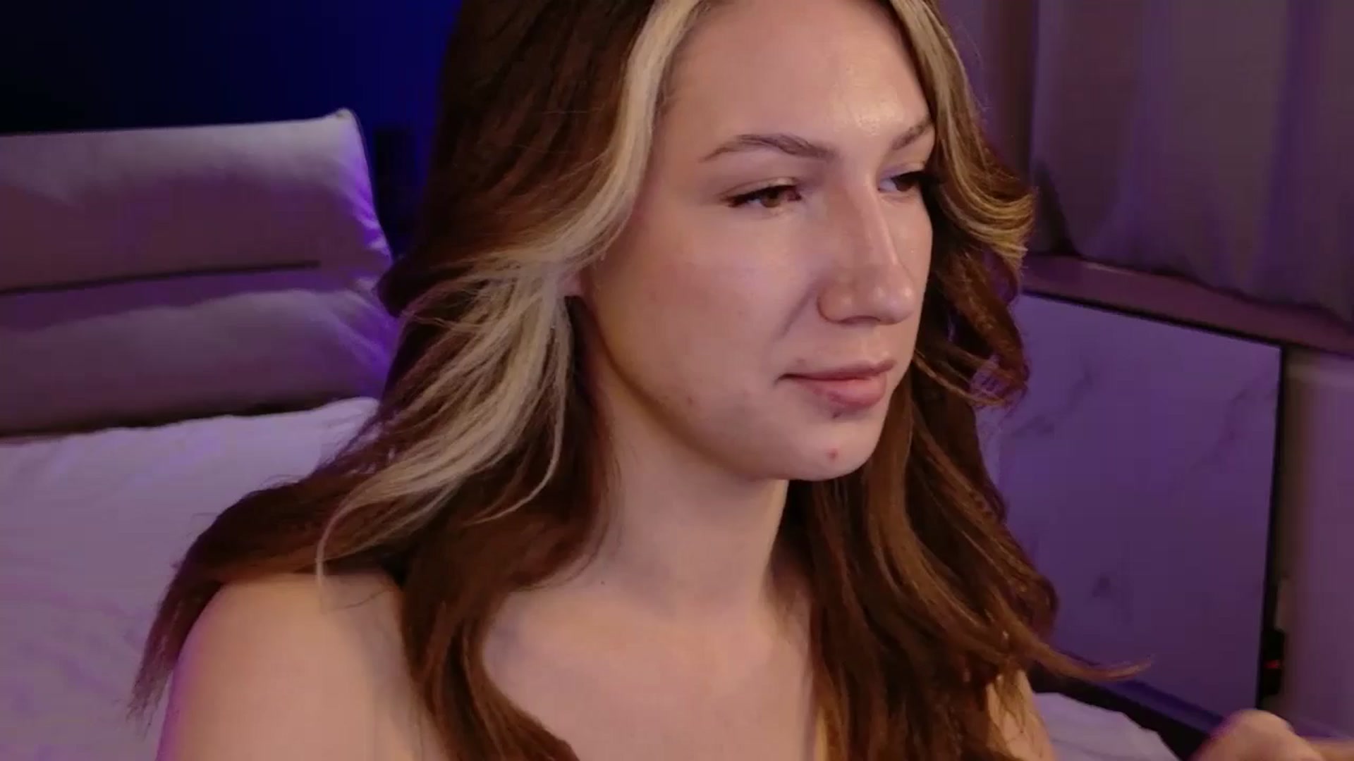 Gallery image thumbnail from LovelyGin's myfreecams stream on, 12/31/2025, 15:08 image 3 of 20