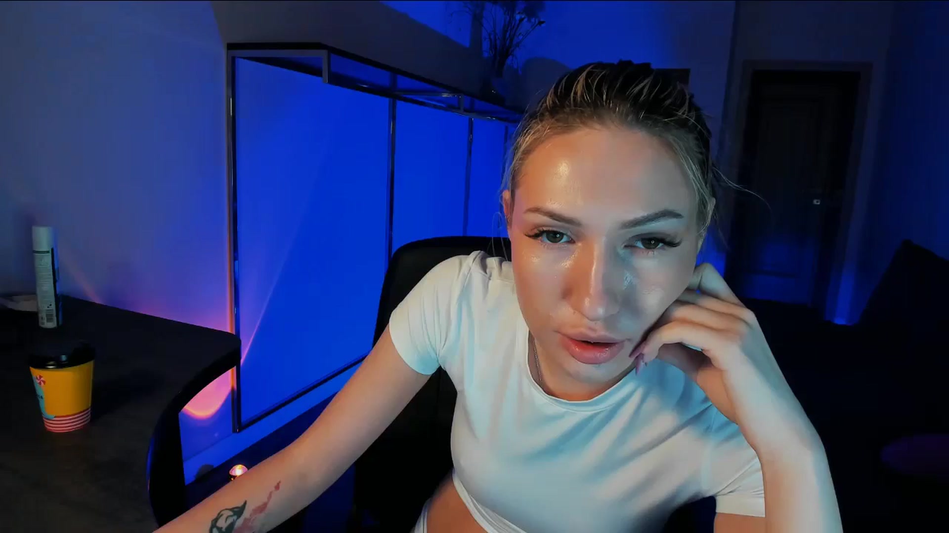 Gallery image thumbnail from LovelyGin's myfreecams stream on, 01/07/2026, 15:04 image 1 of 20