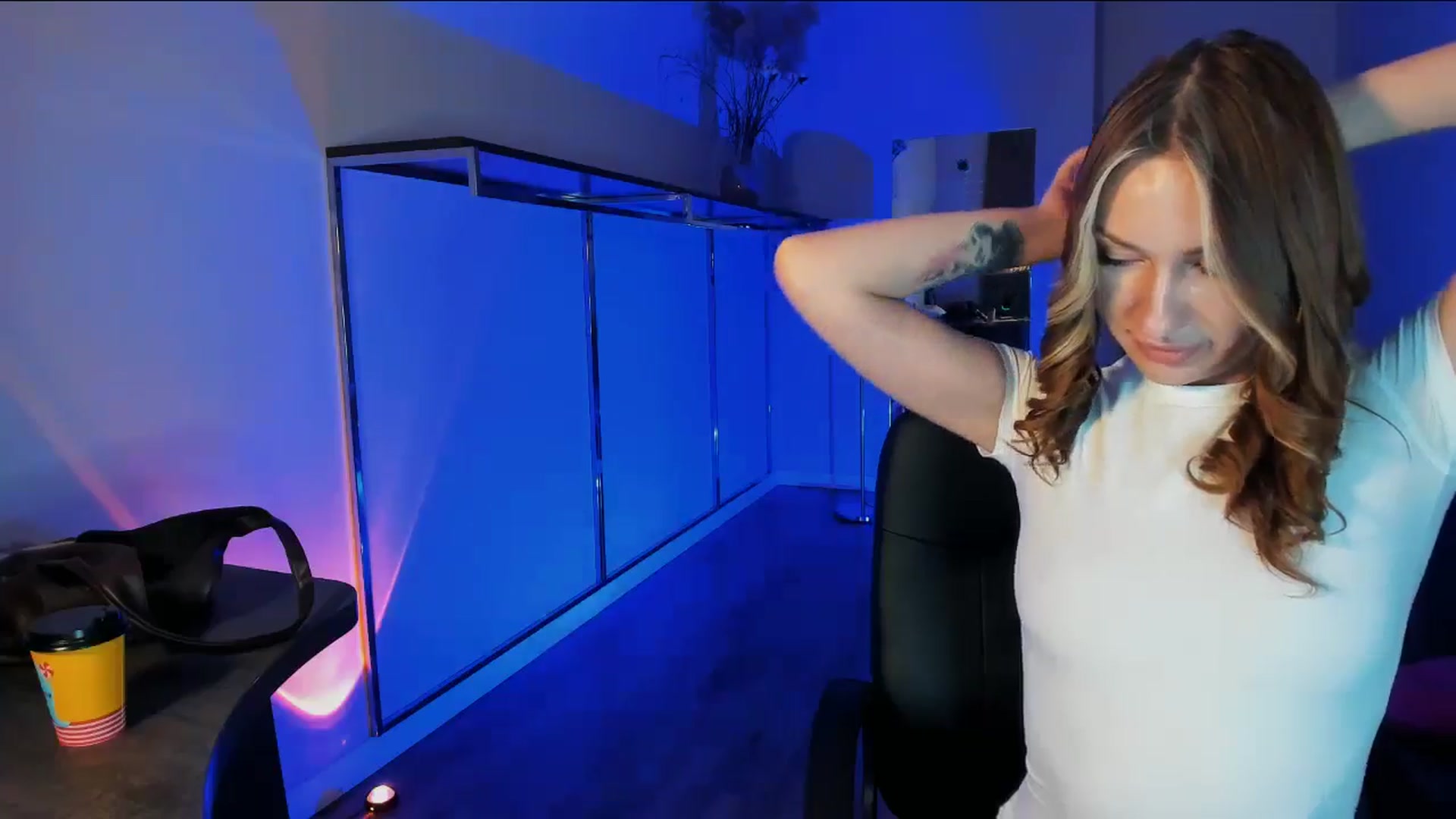 Gallery image thumbnail from LovelyGin's myfreecams stream on, 01/07/2026, 15:04 image 10 of 20