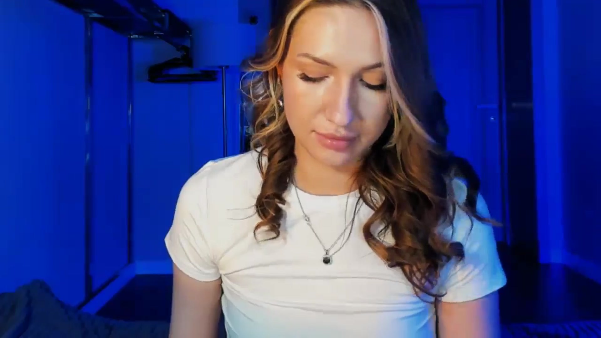 Gallery image thumbnail from LovelyGin's myfreecams stream on, 01/07/2026, 17:16 image 9 of 20