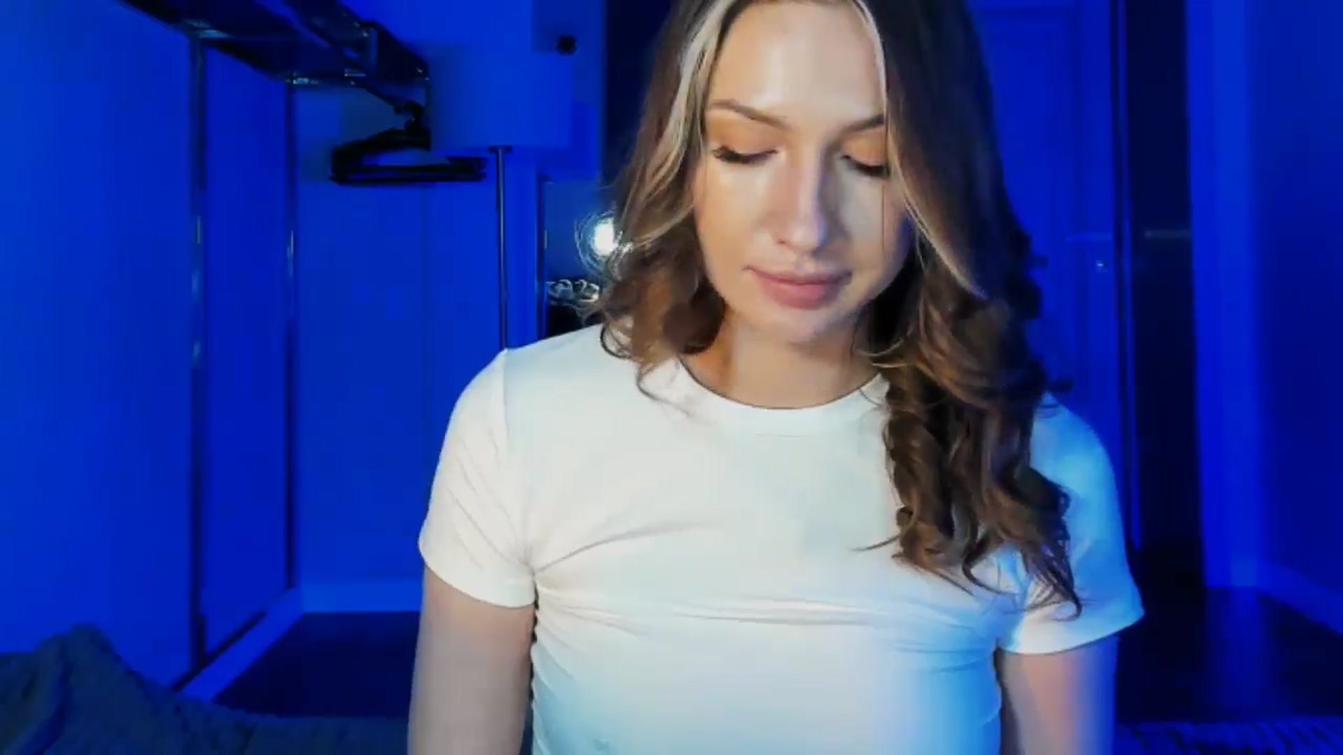 Gallery image thumbnail from LovelyGin's myfreecams stream on, 01/07/2026, 17:16 image 6 of 20