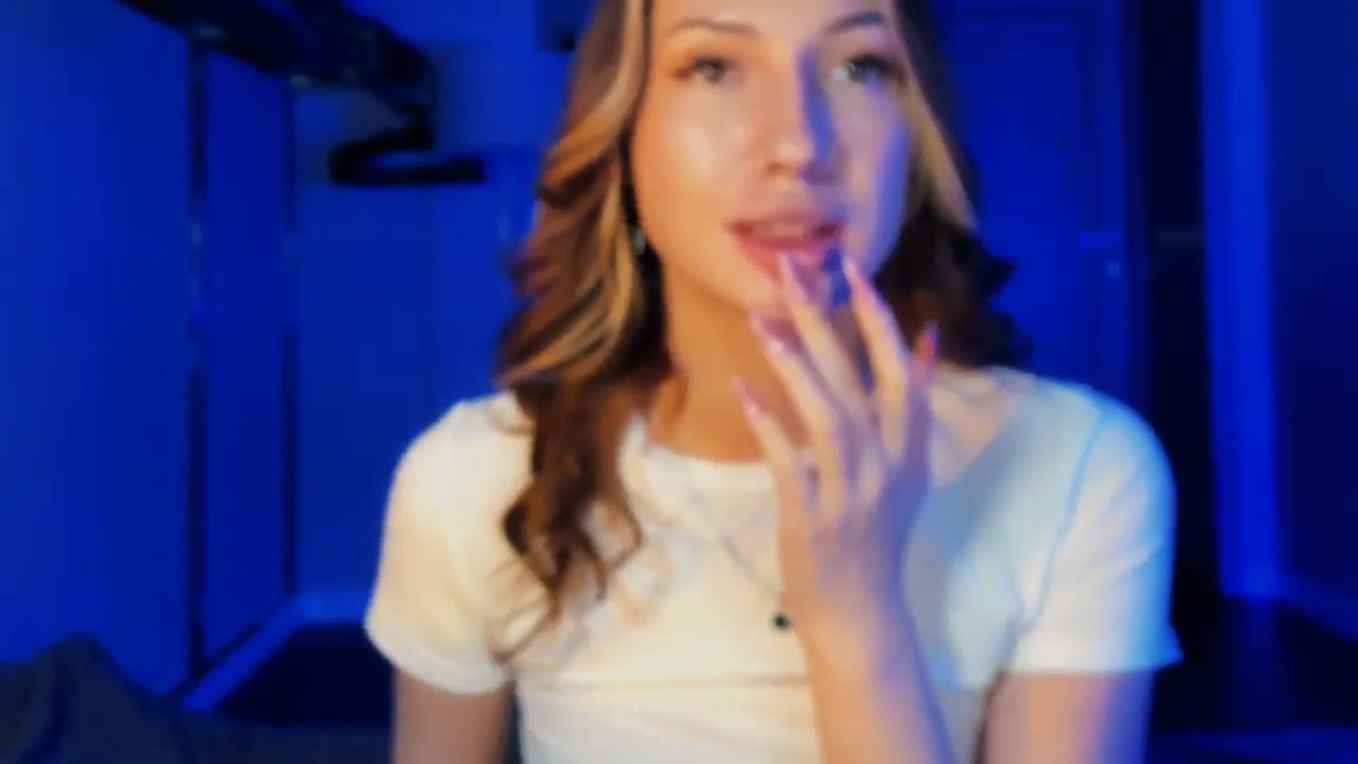 Gallery image thumbnail from LovelyGin's myfreecams stream on, 01/07/2026, 17:16 image 10 of 20