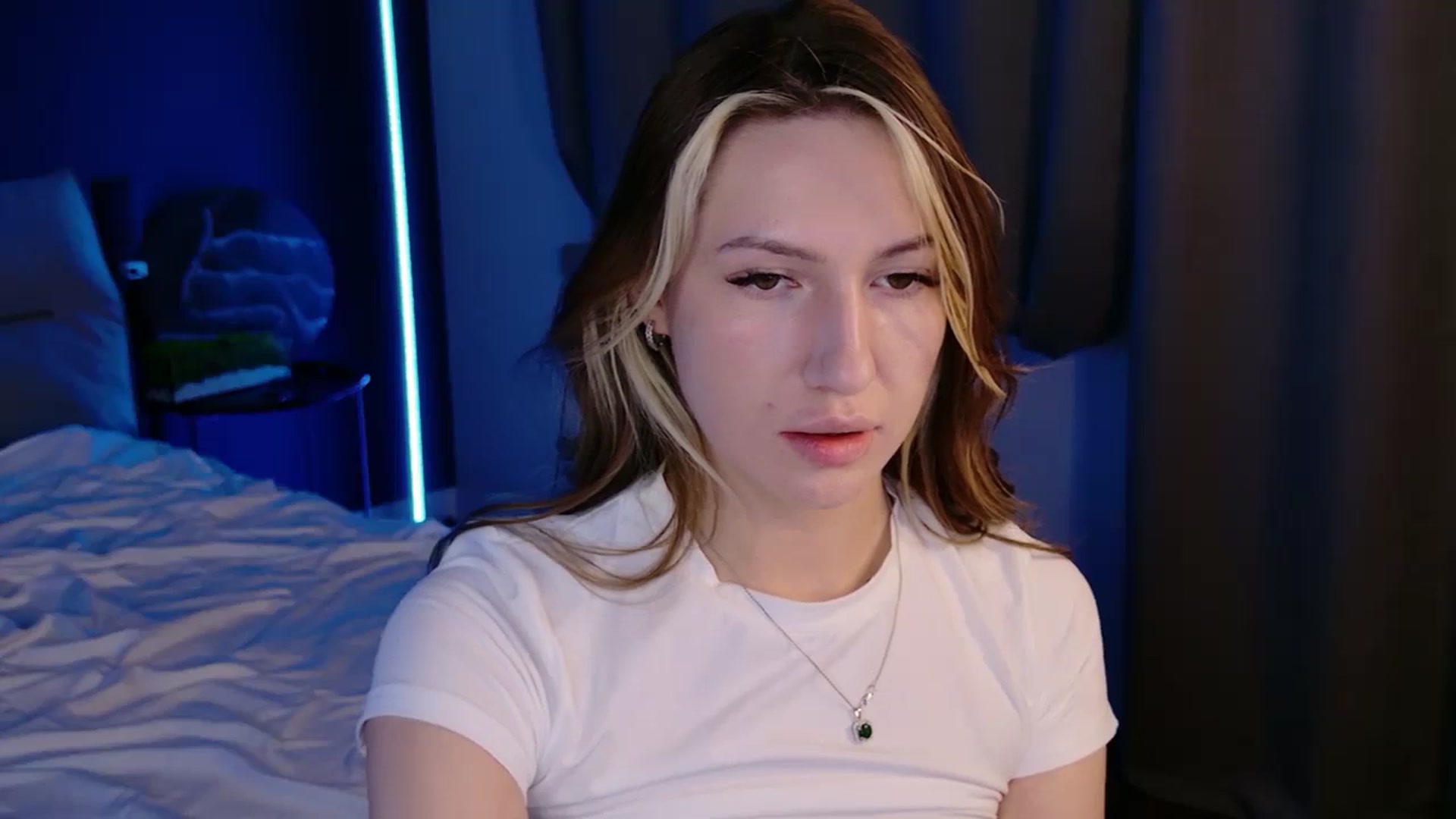 Gallery image thumbnail from LovelyGin's myfreecams stream on, 01/08/2026, 18:59 image 10 of 20