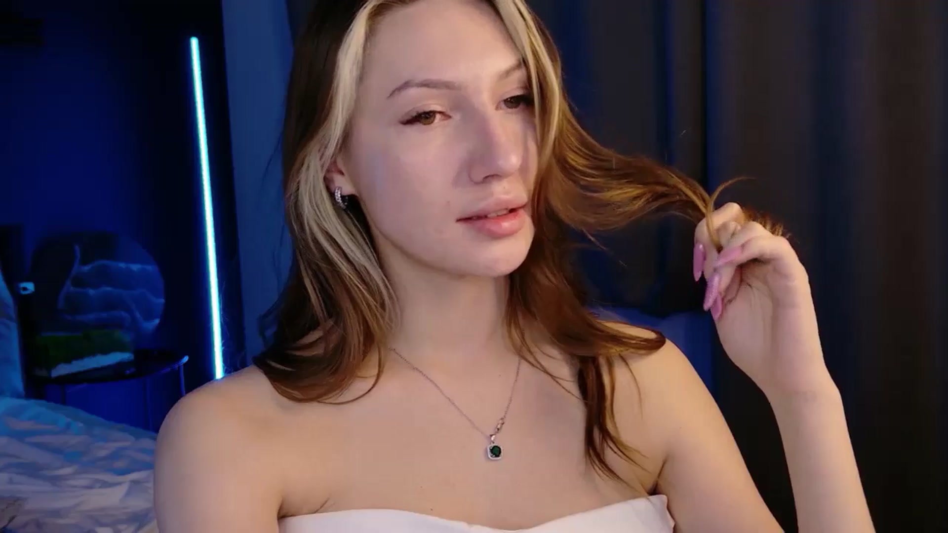 Gallery image thumbnail from LovelyGin's myfreecams stream on, 01/08/2026, 19:47 image 18 of 20