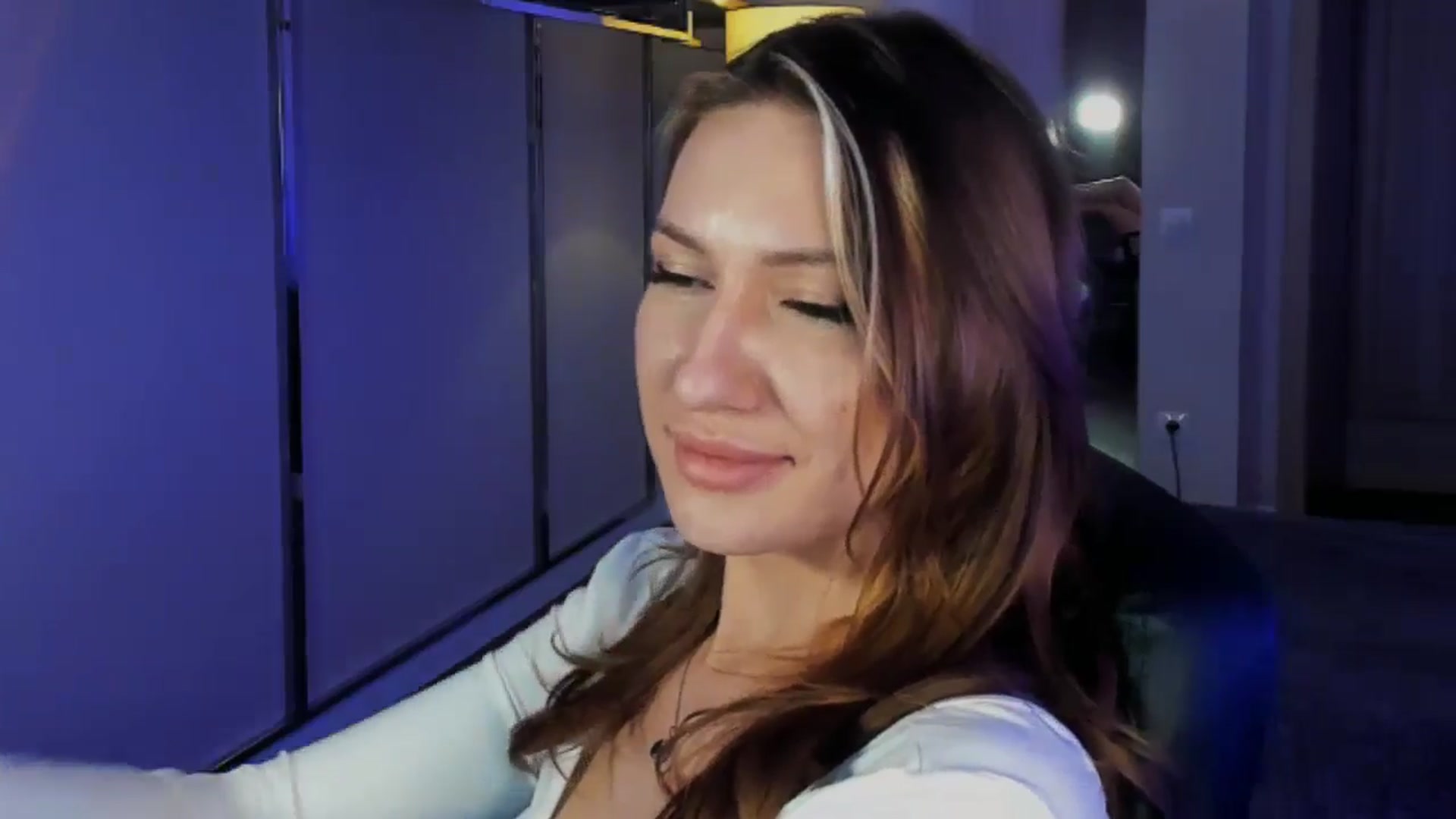 Gallery image thumbnail from LovelyGin's myfreecams stream on, 01/09/2026, 20:18 image 5 of 20