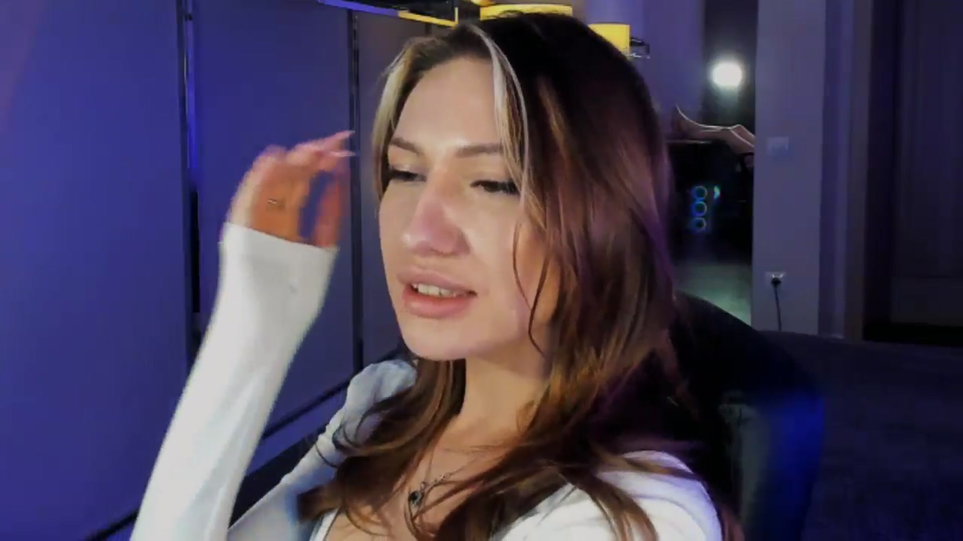 Gallery image thumbnail from LovelyGin's myfreecams stream on, 01/09/2026, 20:18 image 4 of 20