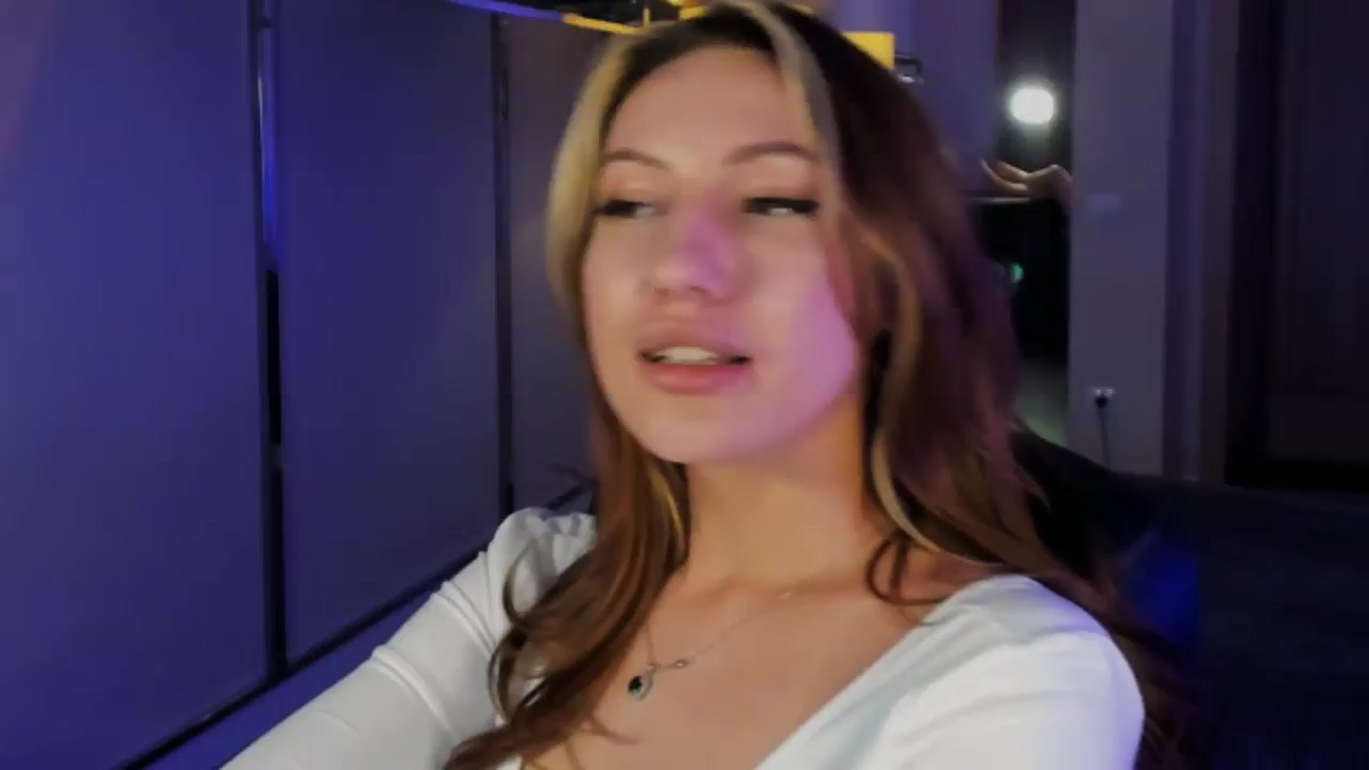 Gallery image thumbnail from LovelyGin's myfreecams stream on, 01/09/2026, 20:18 image 1 of 20
