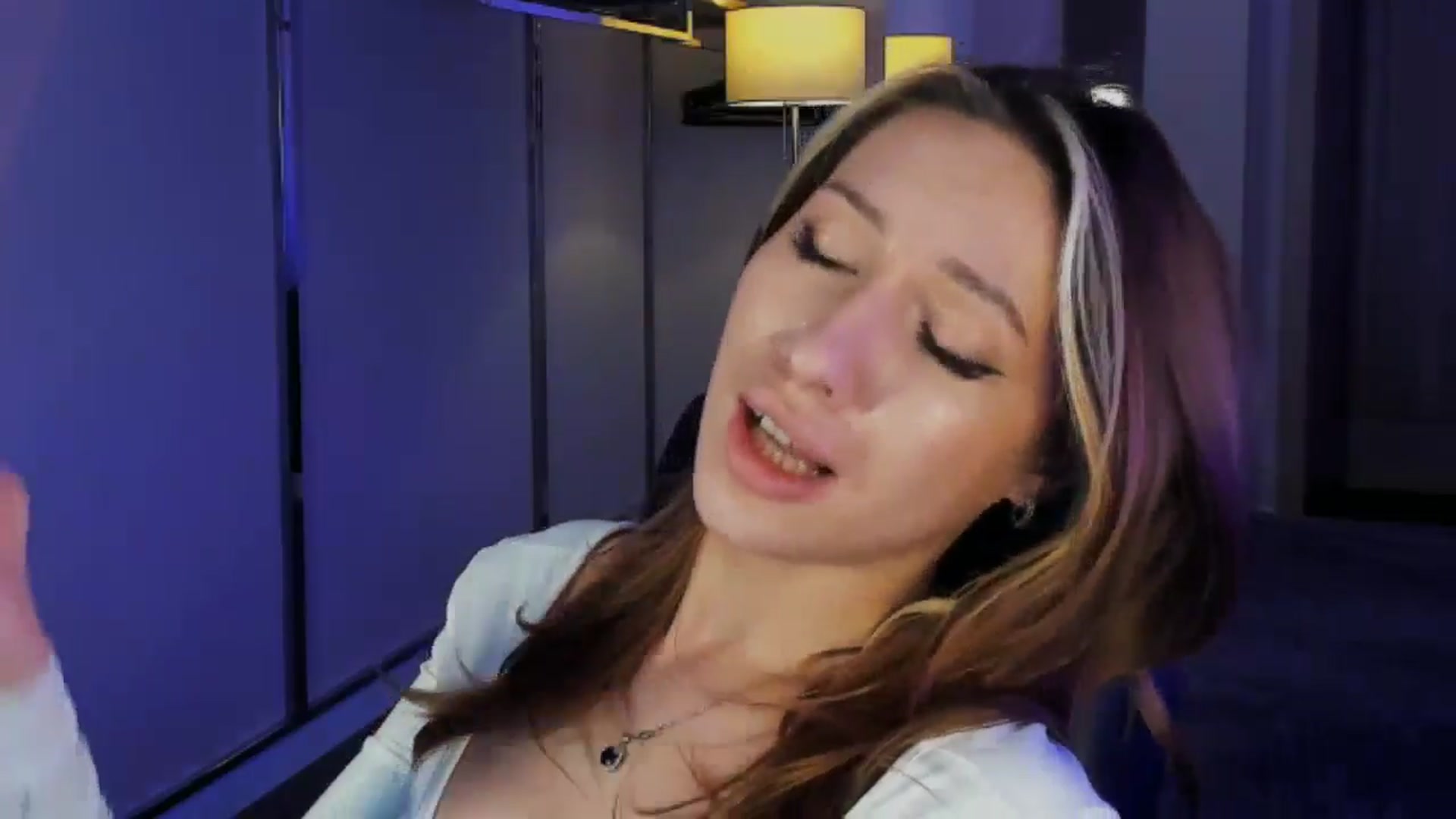 Gallery image thumbnail from LovelyGin's myfreecams stream on, 01/09/2026, 20:18 image 6 of 20