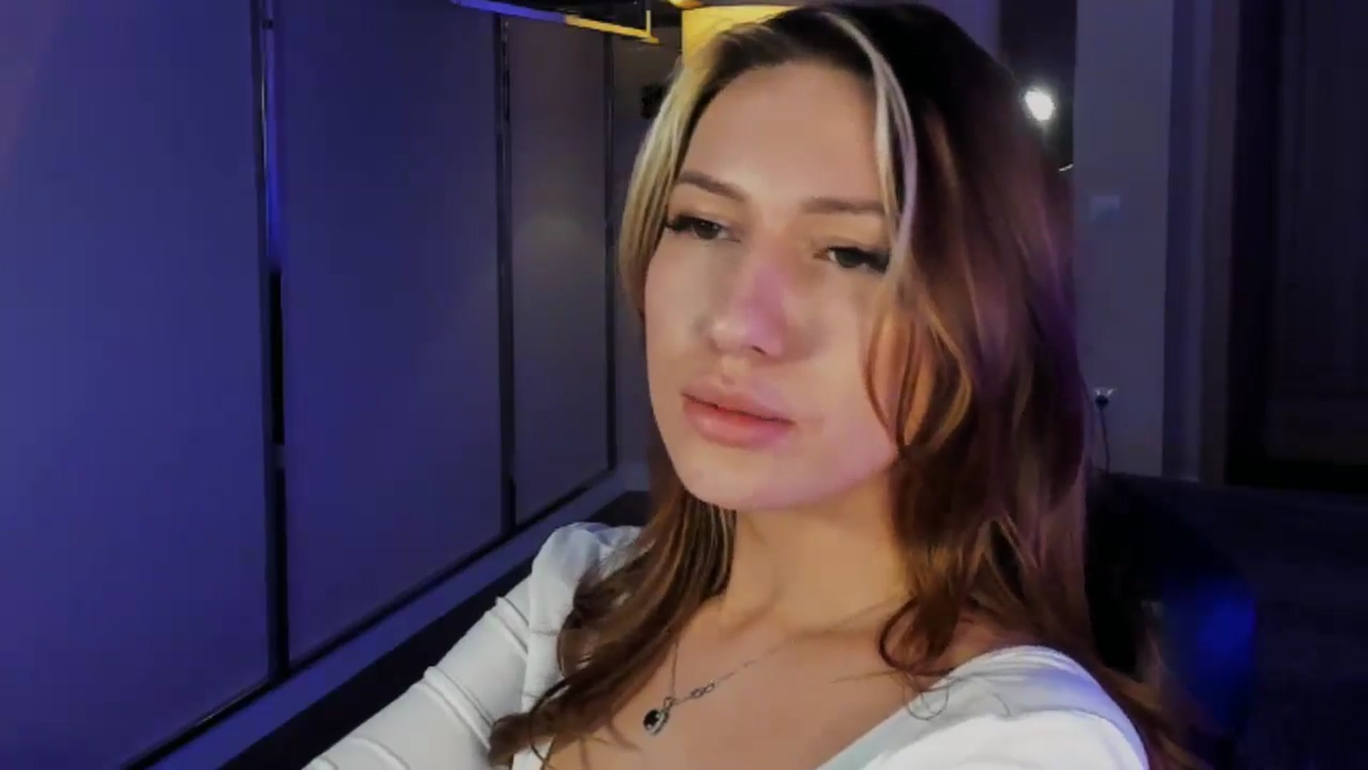 Gallery image thumbnail from LovelyGin's myfreecams stream on, 01/09/2026, 20:18 image 2 of 20
