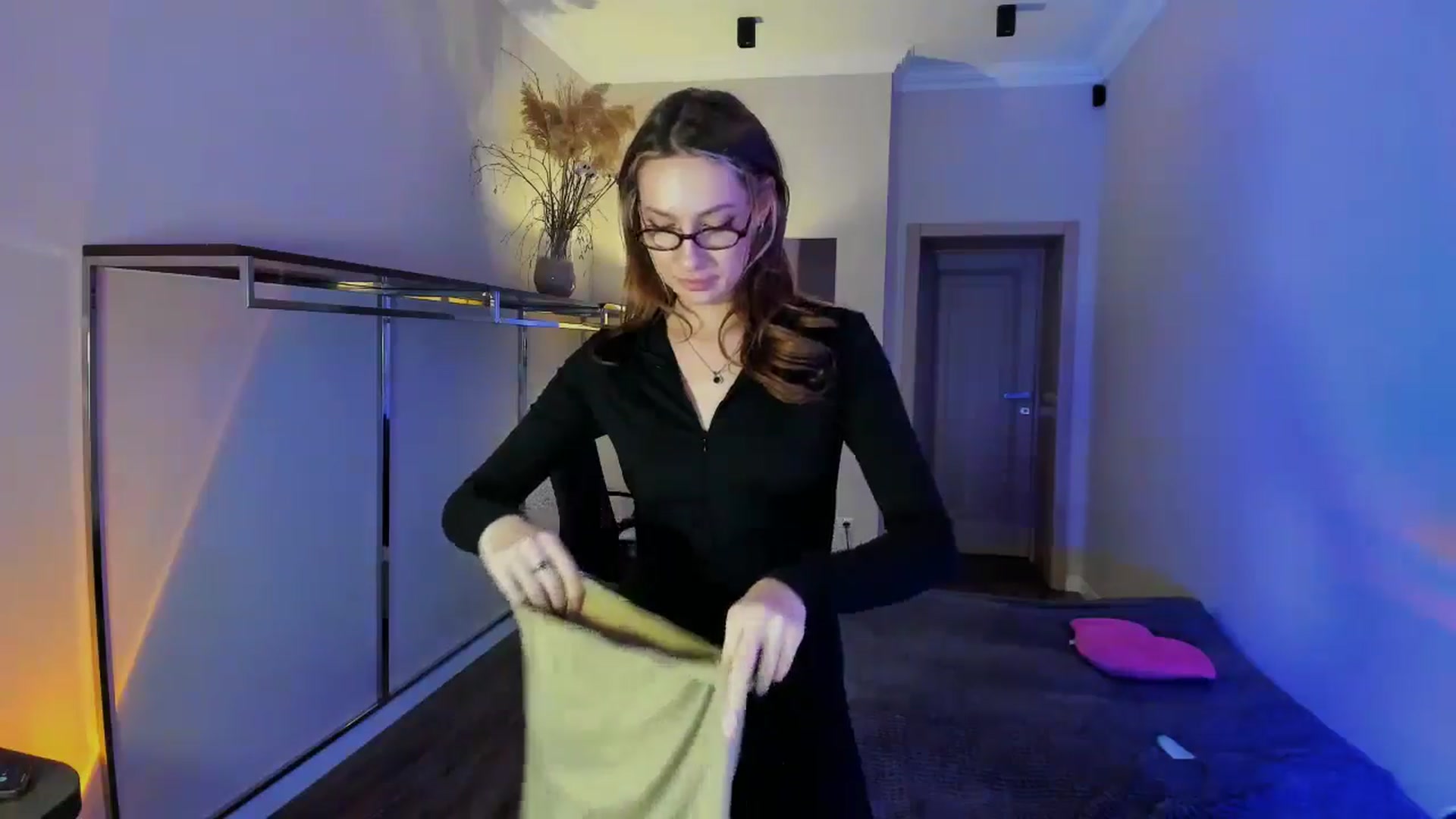 Gallery image thumbnail from LovelyGin's myfreecams stream on, 01/09/2026, 20:18 image 18 of 20