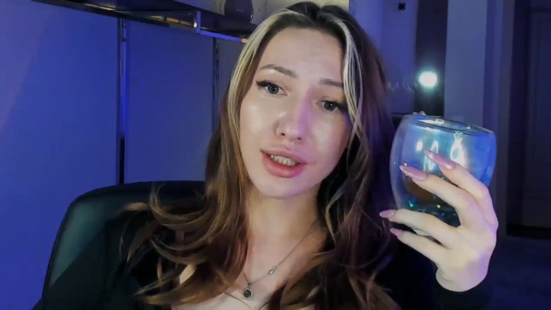 Gallery image thumbnail from LovelyGin's myfreecams stream on, 01/09/2026, 20:18 image 11 of 20