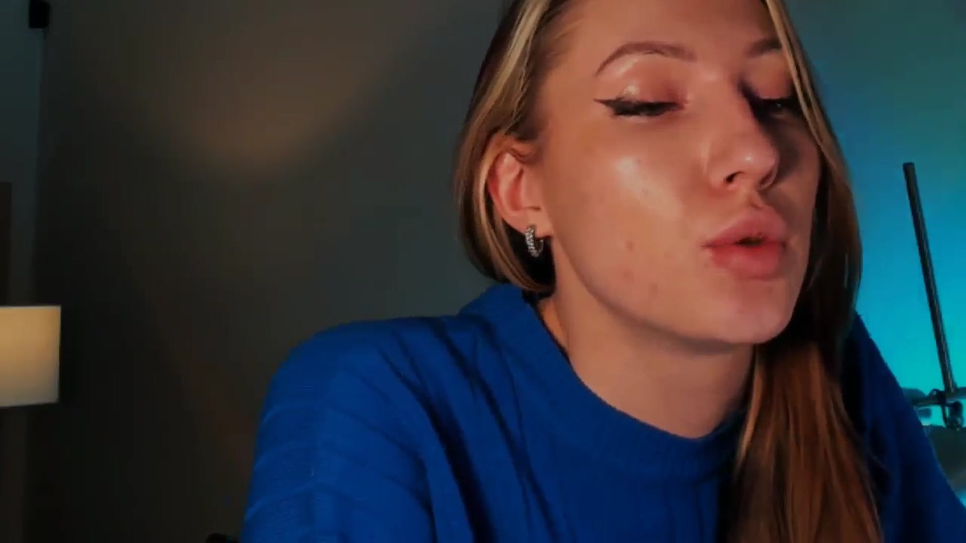 Gallery image thumbnail from LovelyGin's myfreecams stream on, 01/12/2026, 20:13 image 19 of 20