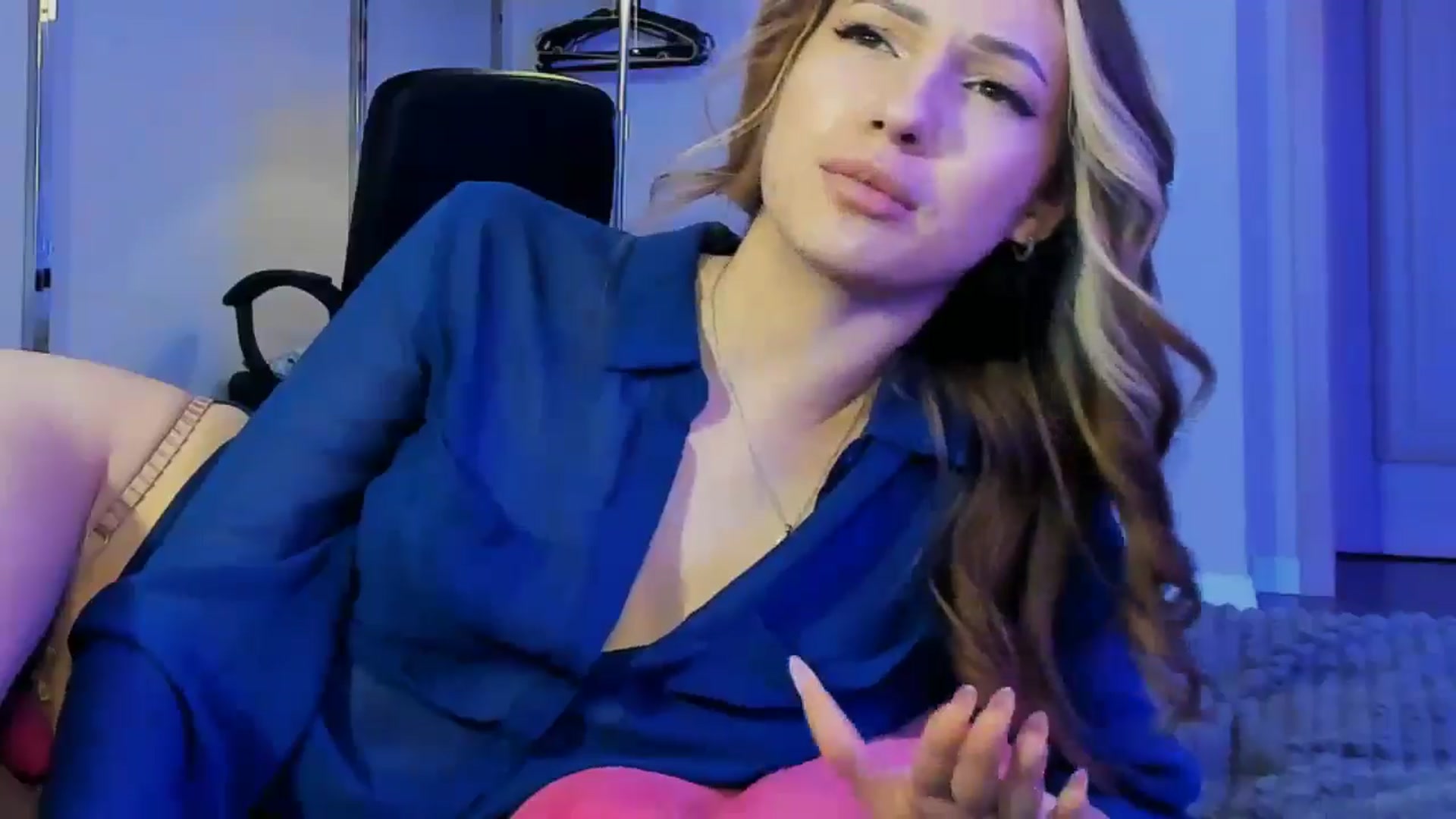 Gallery image thumbnail from LovelyGin's myfreecams stream on, 01/14/2026, 20:55 image 13 of 20