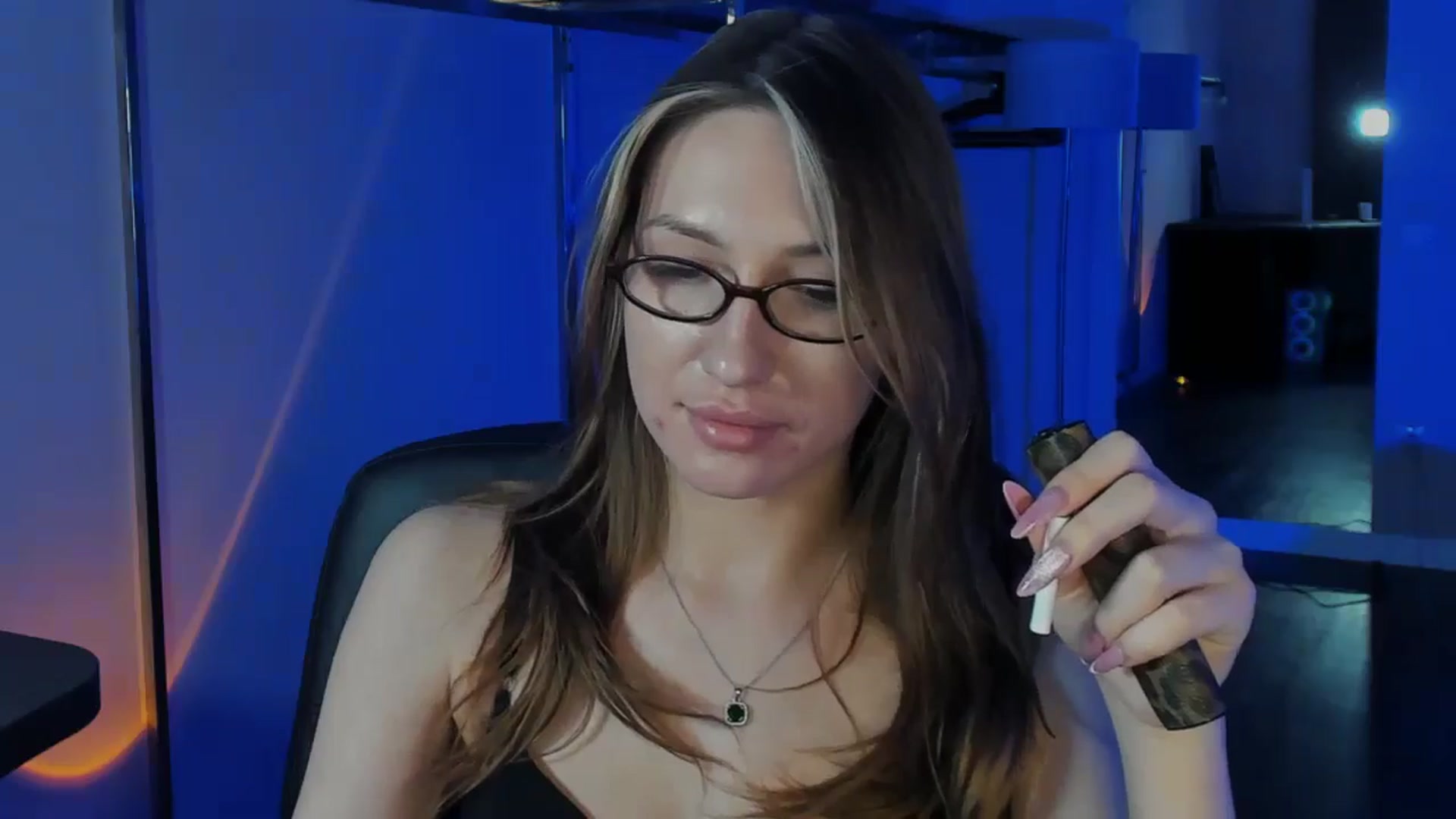 Gallery image thumbnail from LovelyGin's myfreecams stream on, 01/16/2026, 16:28 image 18 of 20