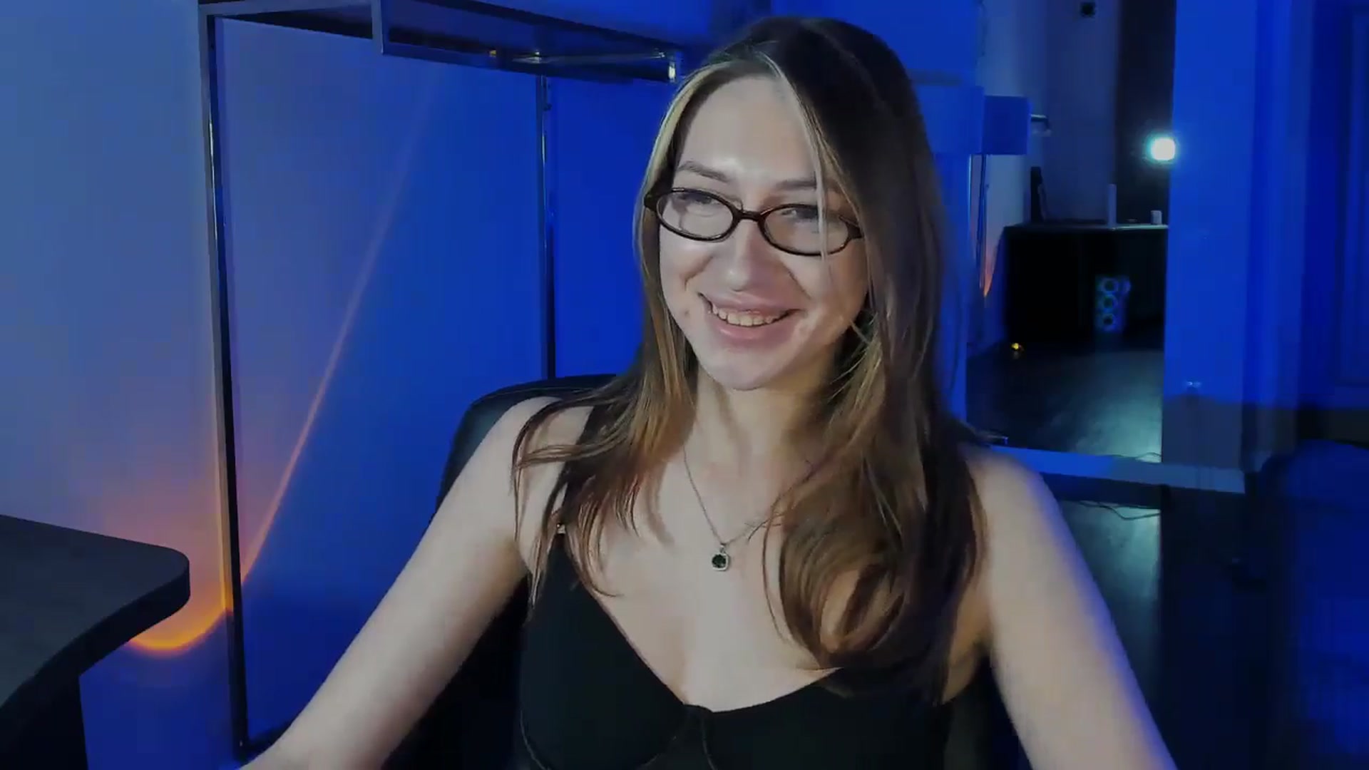 Gallery image thumbnail from LovelyGin's myfreecams stream on, 01/16/2026, 16:28 image 10 of 20