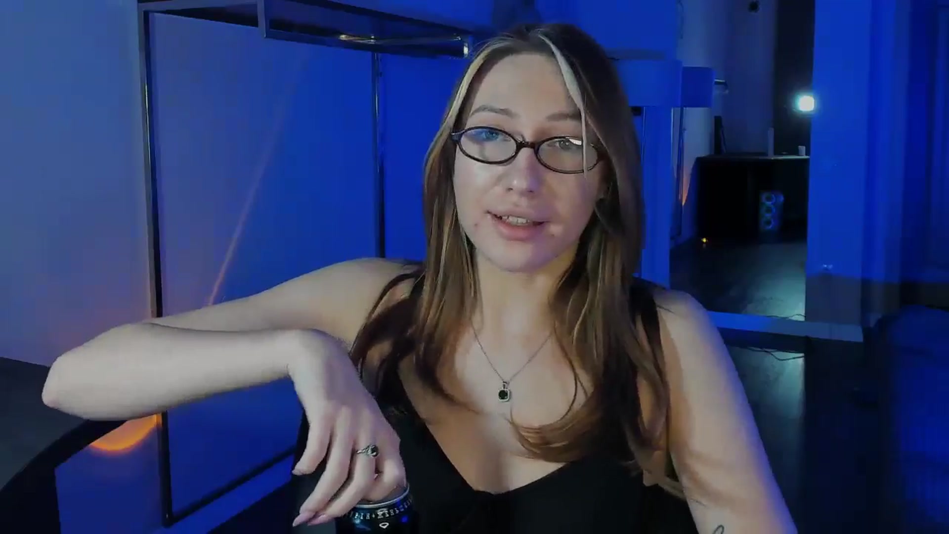 Gallery image thumbnail from LovelyGin's myfreecams stream on, 01/16/2026, 16:28 image 11 of 20