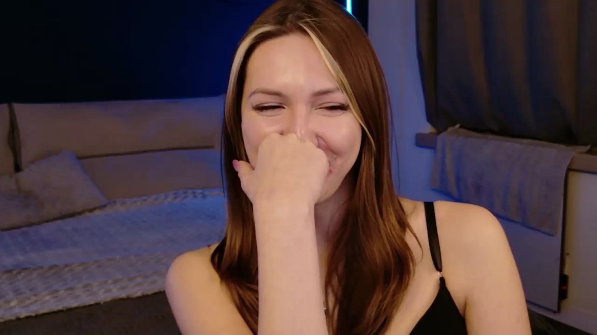 Gallery image thumbnail from LovelyGin's myfreecams stream on, 01/16/2026, 20:39 image 5 of 20