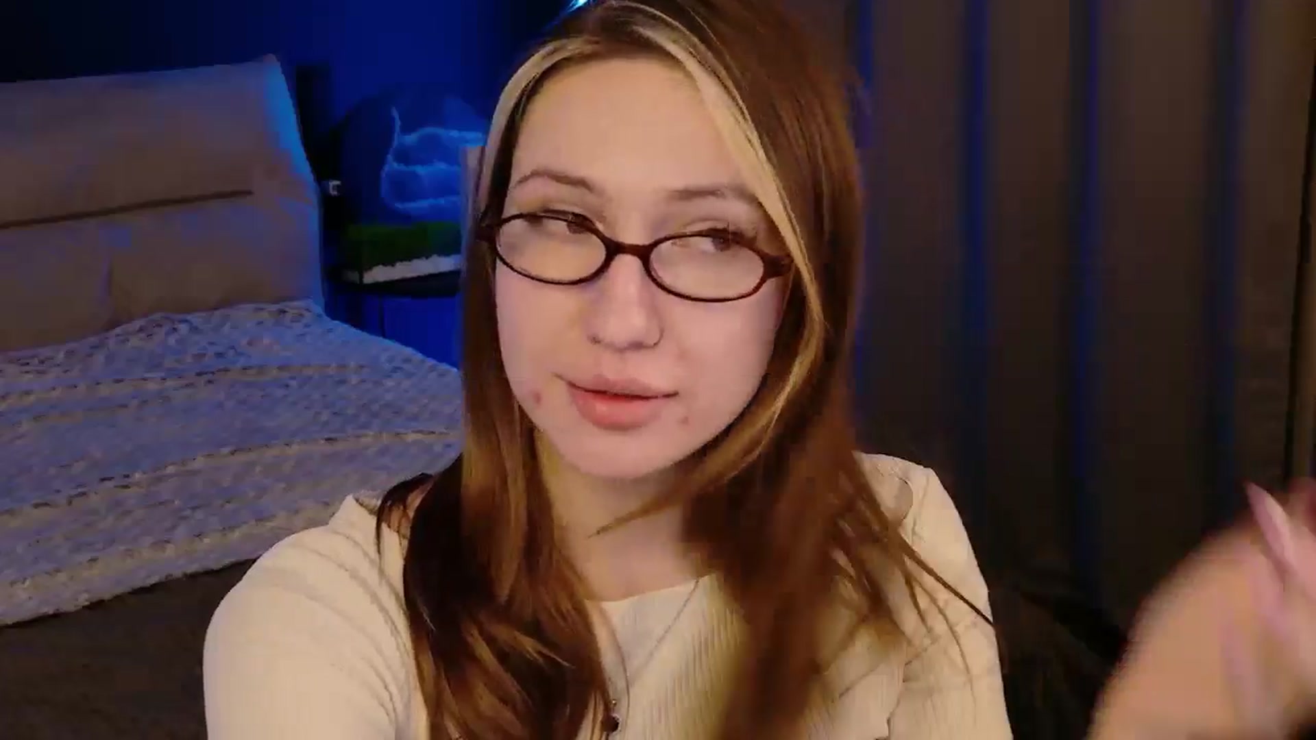 Gallery image thumbnail from LovelyGin's myfreecams stream on, 01/16/2026, 20:39 image 18 of 20