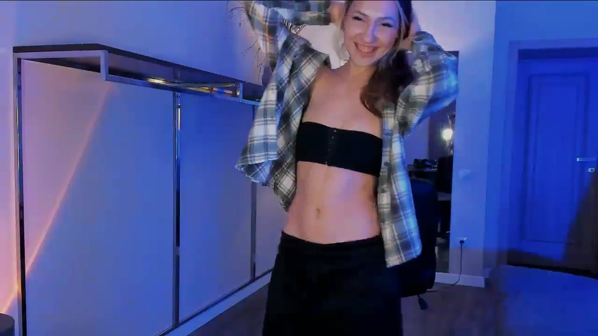 Gallery image thumbnail from LovelyGin's myfreecams stream on, 01/20/2026, 15:01 image 14 of 20