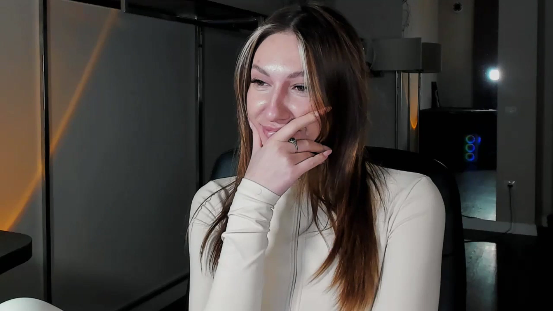 Gallery image thumbnail from LovelyGin's myfreecams stream on, 01/22/2026, 15:11 image 10 of 20