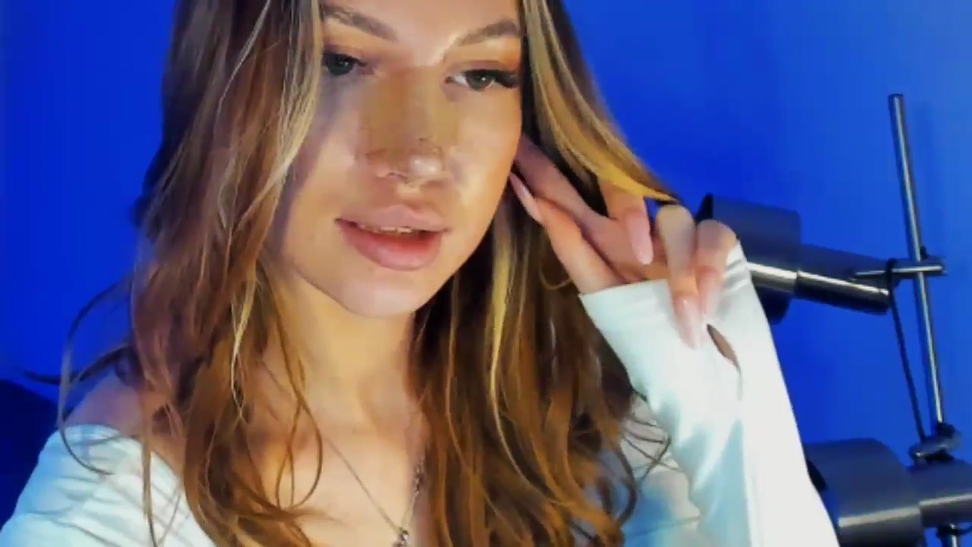 Gallery image thumbnail from LovelyGin's myfreecams stream on, 02/09/2026, 20:30 image 14 of 20