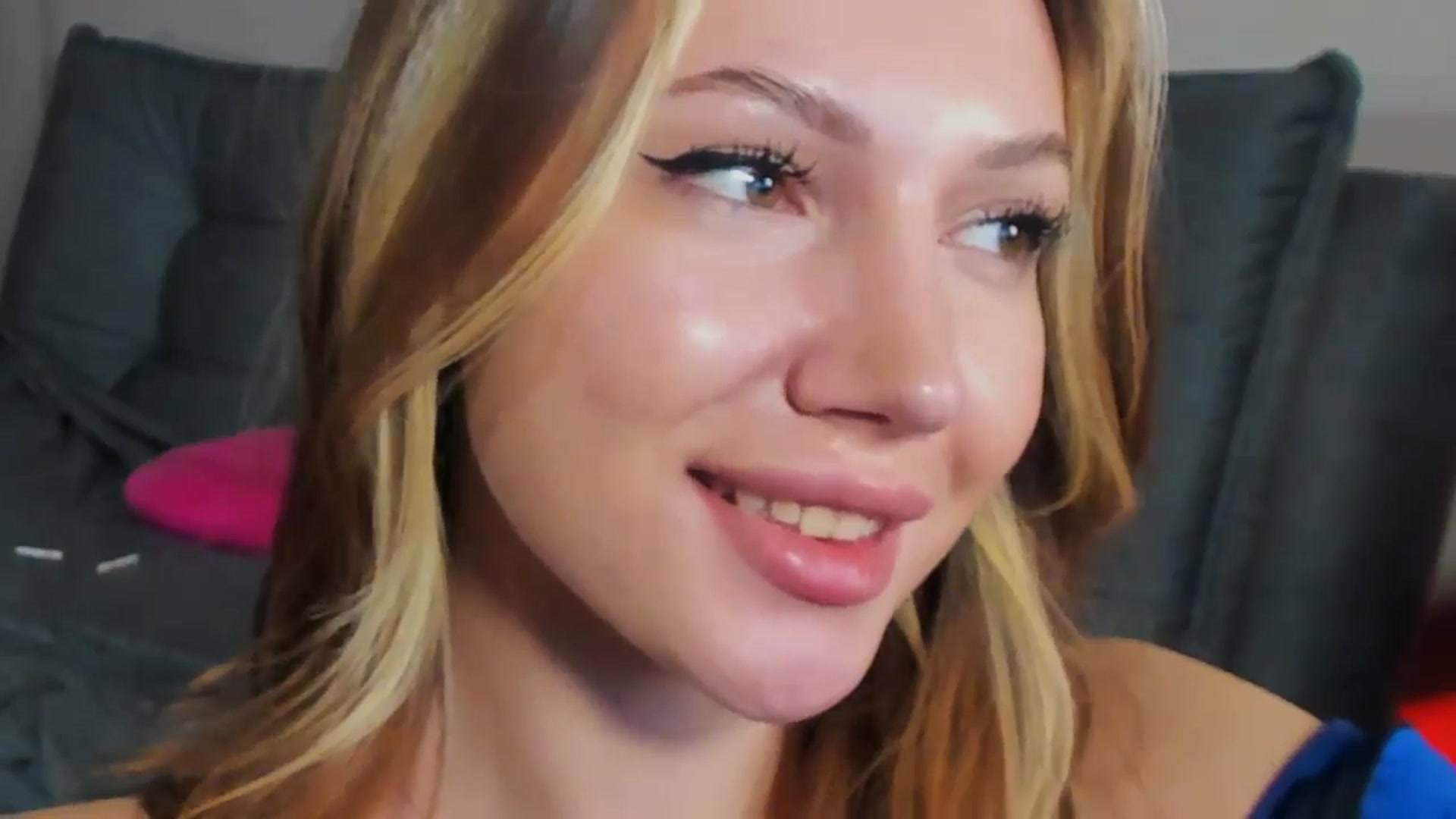 Gallery image thumbnail from LovelyGin's myfreecams stream on, 03/03/2026, 17:50 image 16 of 20