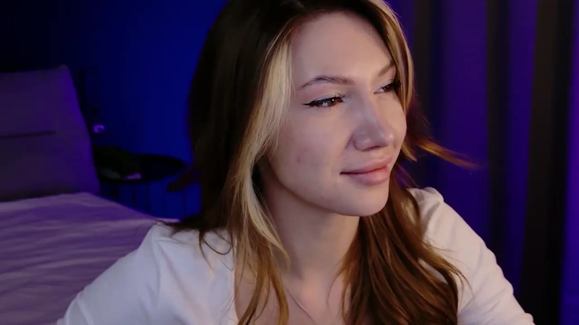 Gallery image thumbnail from LovelyGin's myfreecams stream on, 03/10/2026, 17:47 image 3 of 20