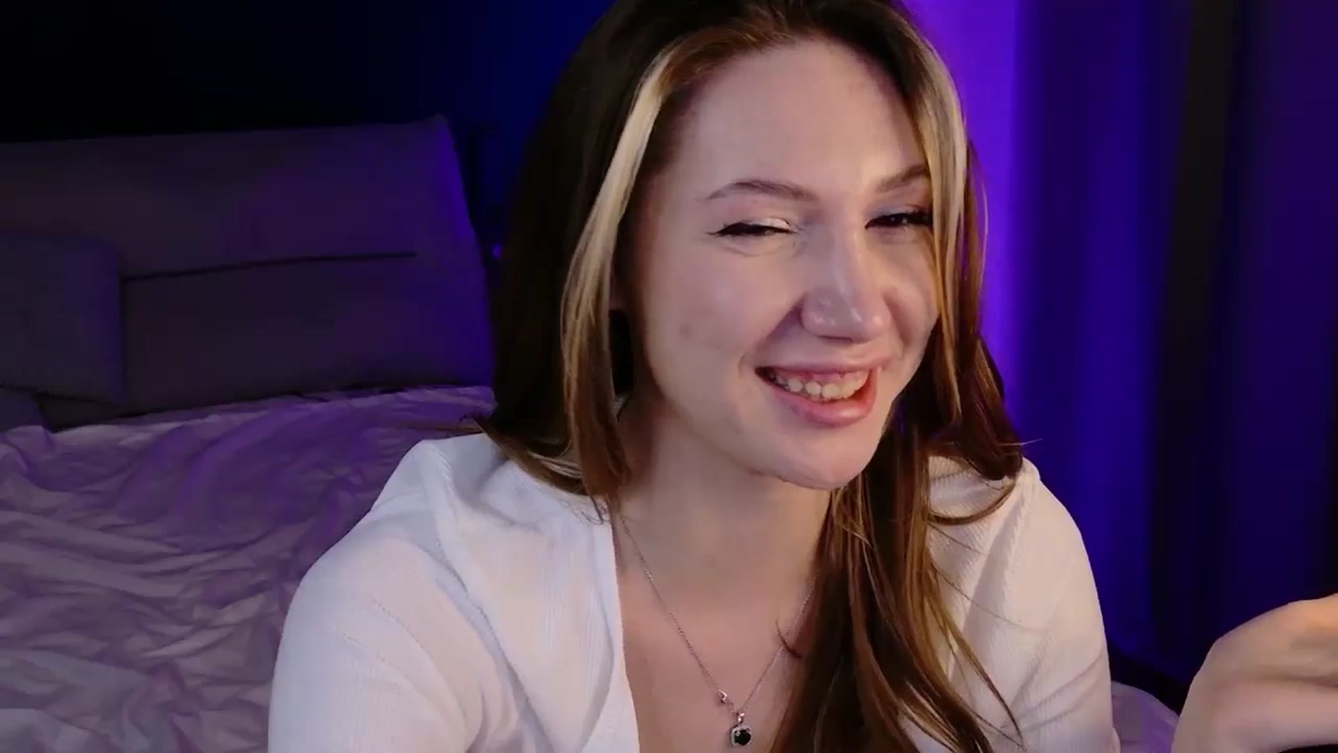 Gallery image thumbnail from LovelyGin's myfreecams stream on, 03/10/2026, 20:56 image 14 of 20