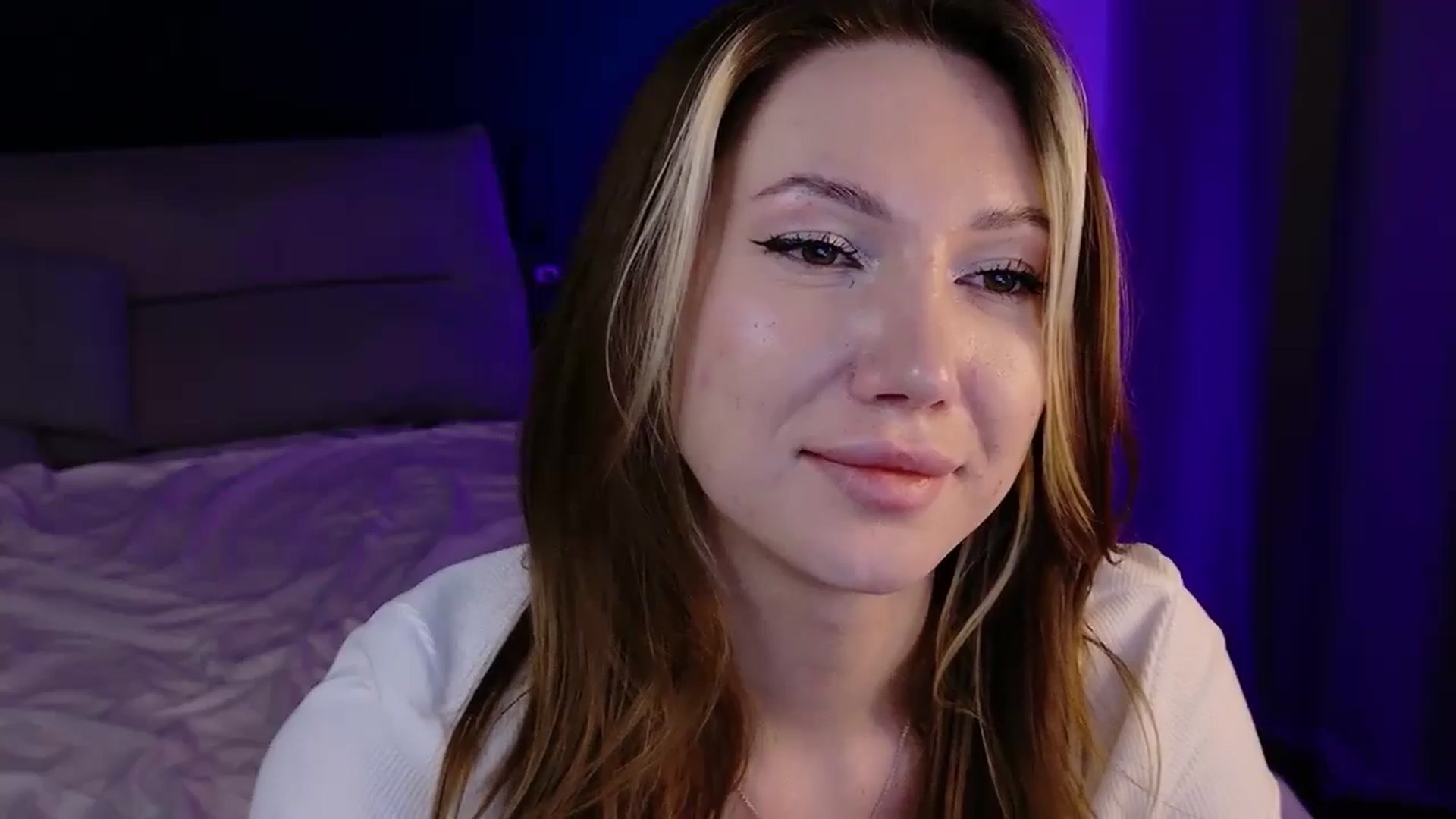 Gallery image thumbnail from LovelyGin's myfreecams stream on, 03/10/2026, 20:56 image 12 of 20