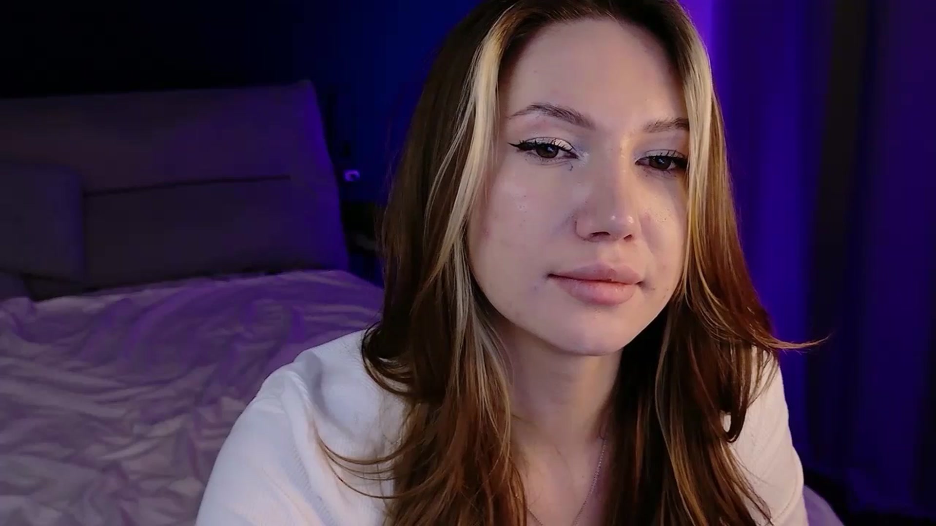 Gallery image thumbnail from LovelyGin's myfreecams stream on, 03/10/2026, 20:56 image 17 of 20