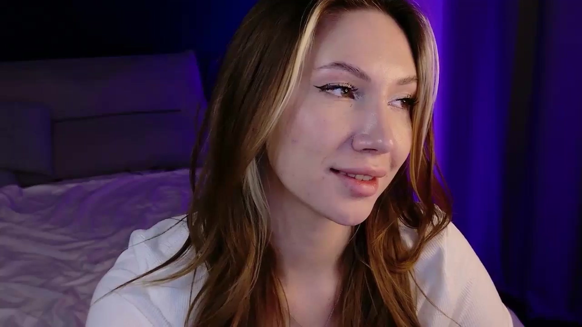 Gallery image thumbnail from LovelyGin's myfreecams stream on, 03/10/2026, 20:56 image 9 of 20