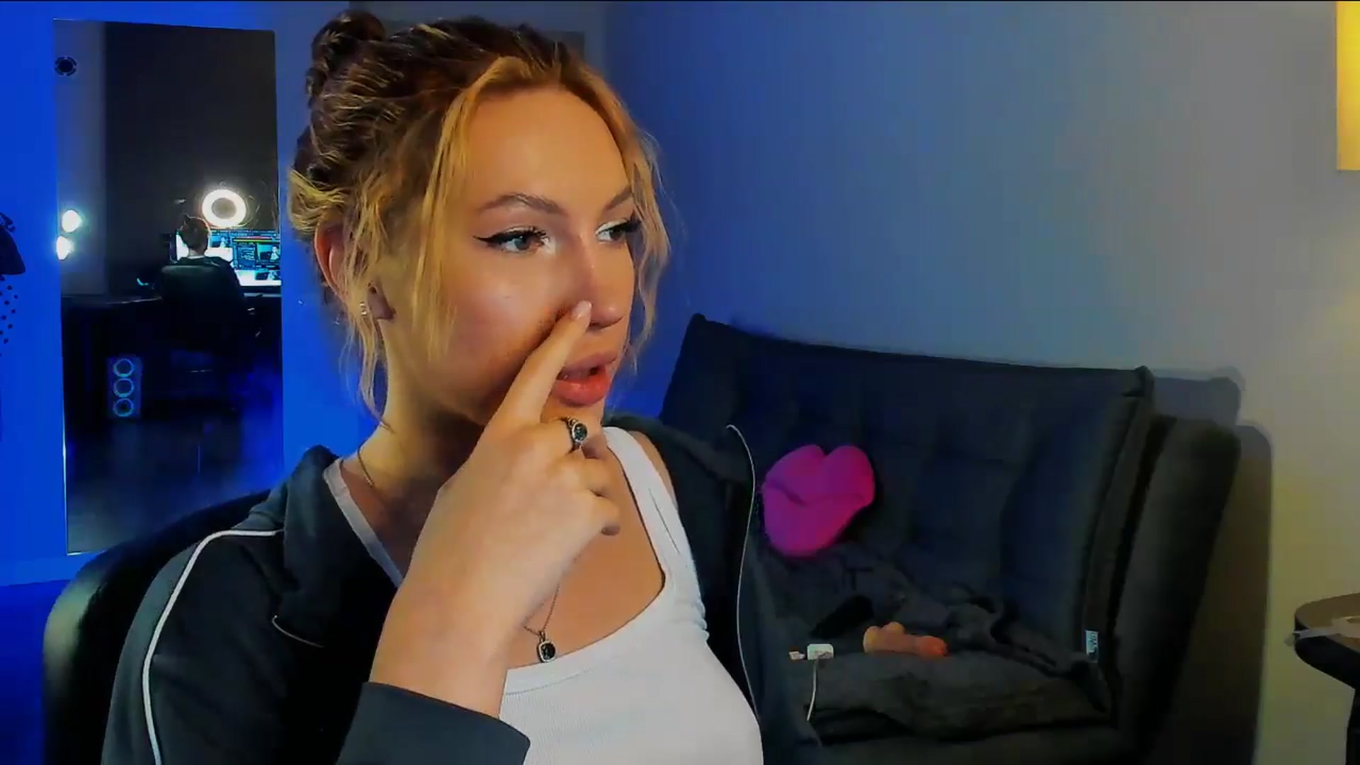 Gallery image thumbnail from LovelyGin's myfreecams stream on, 03/19/2026, 21:42 image 12 of 20