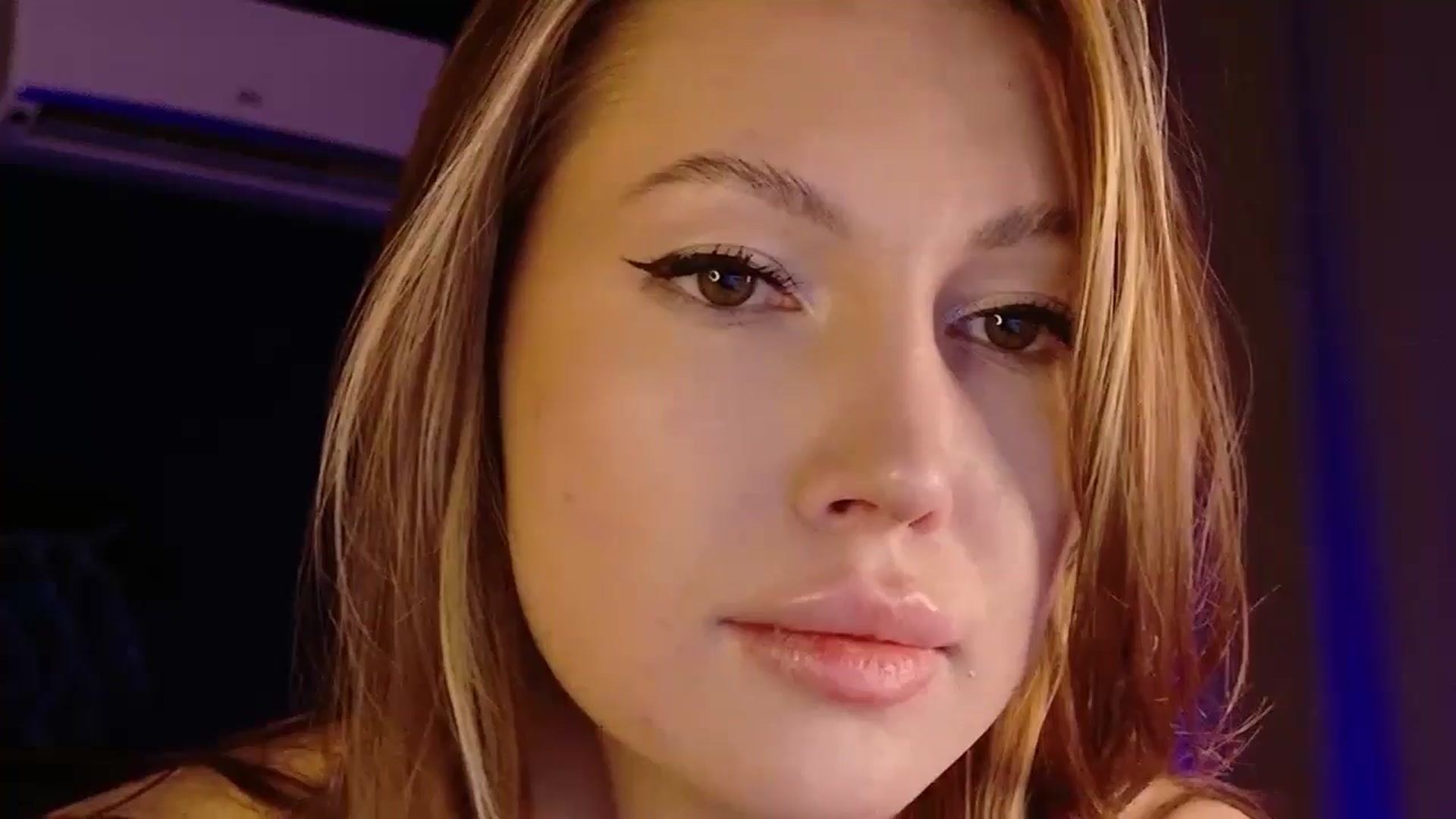 Gallery image thumbnail from LovelyGin's myfreecams stream on, 03/27/2026, 21:14 image 1 of 20