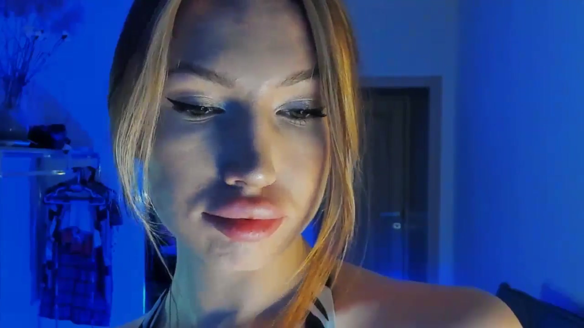 Gallery image thumbnail from LovelyGin's myfreecams stream on, 03/30/2026, 18:11 image 15 of 20