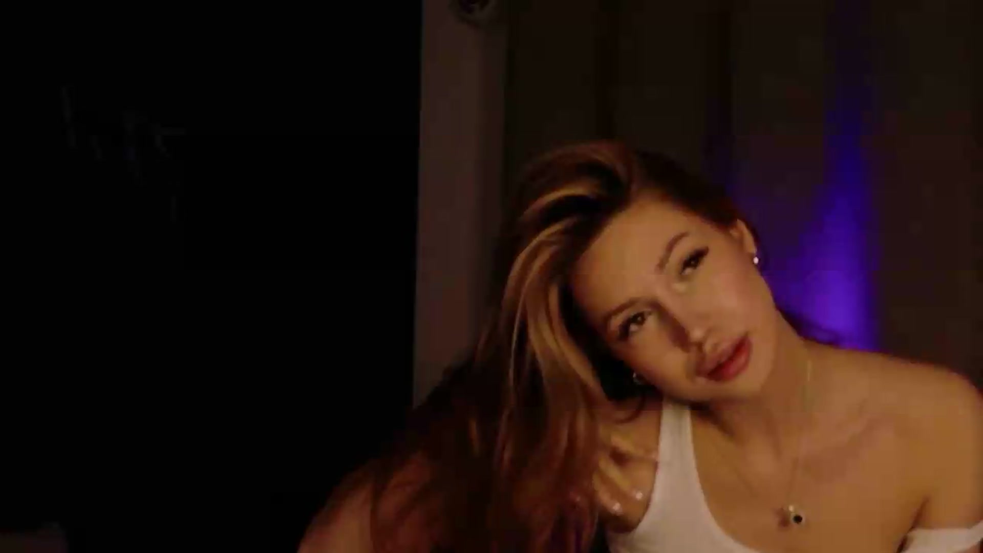 Gallery image thumbnail from LovelyGin's myfreecams stream on, 05/13/2026, 16:34 image 18 of 20