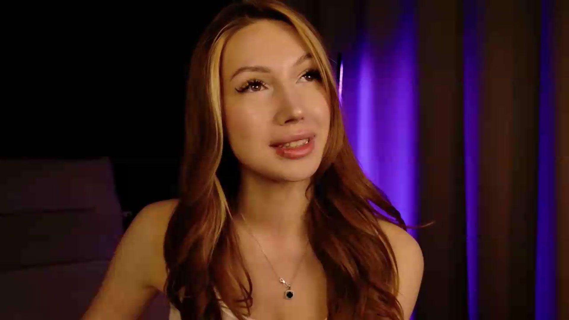 Gallery image thumbnail from LovelyGin's myfreecams stream on, 05/13/2026, 16:34 image 14 of 20