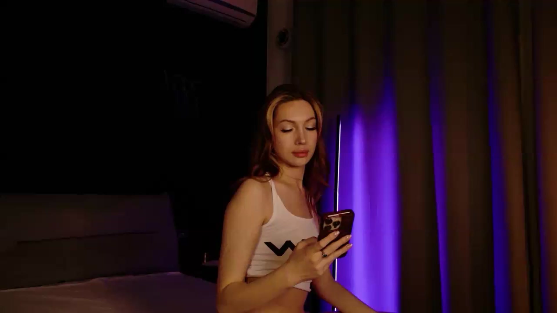 Gallery image thumbnail from LovelyGin's myfreecams stream on, 05/13/2026, 16:34 image 20 of 20